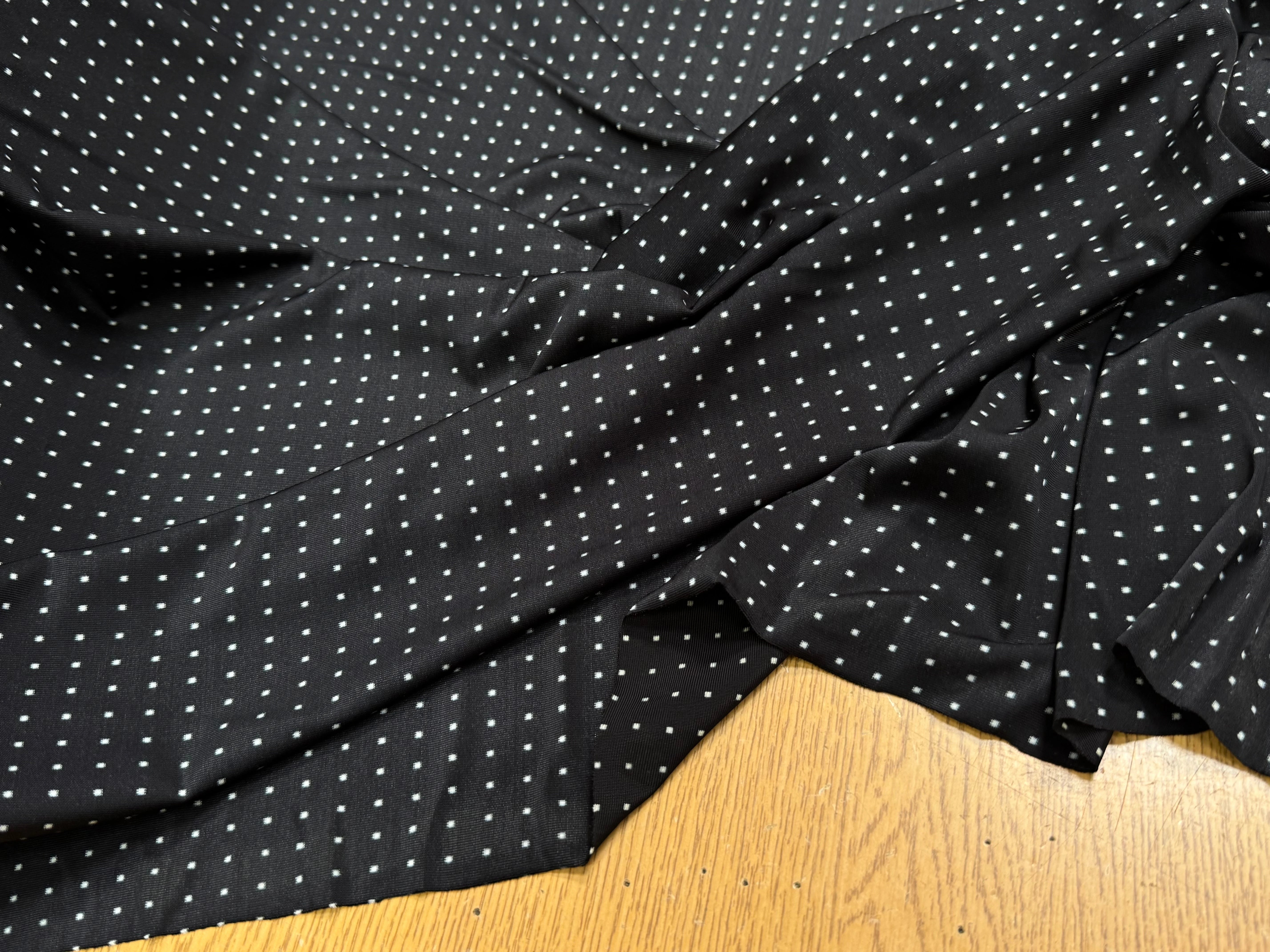 JERSEY VISCOSE FROIDE FLUIDE MOTIF À POIS ULTRA STRETCH - My Little Coupon