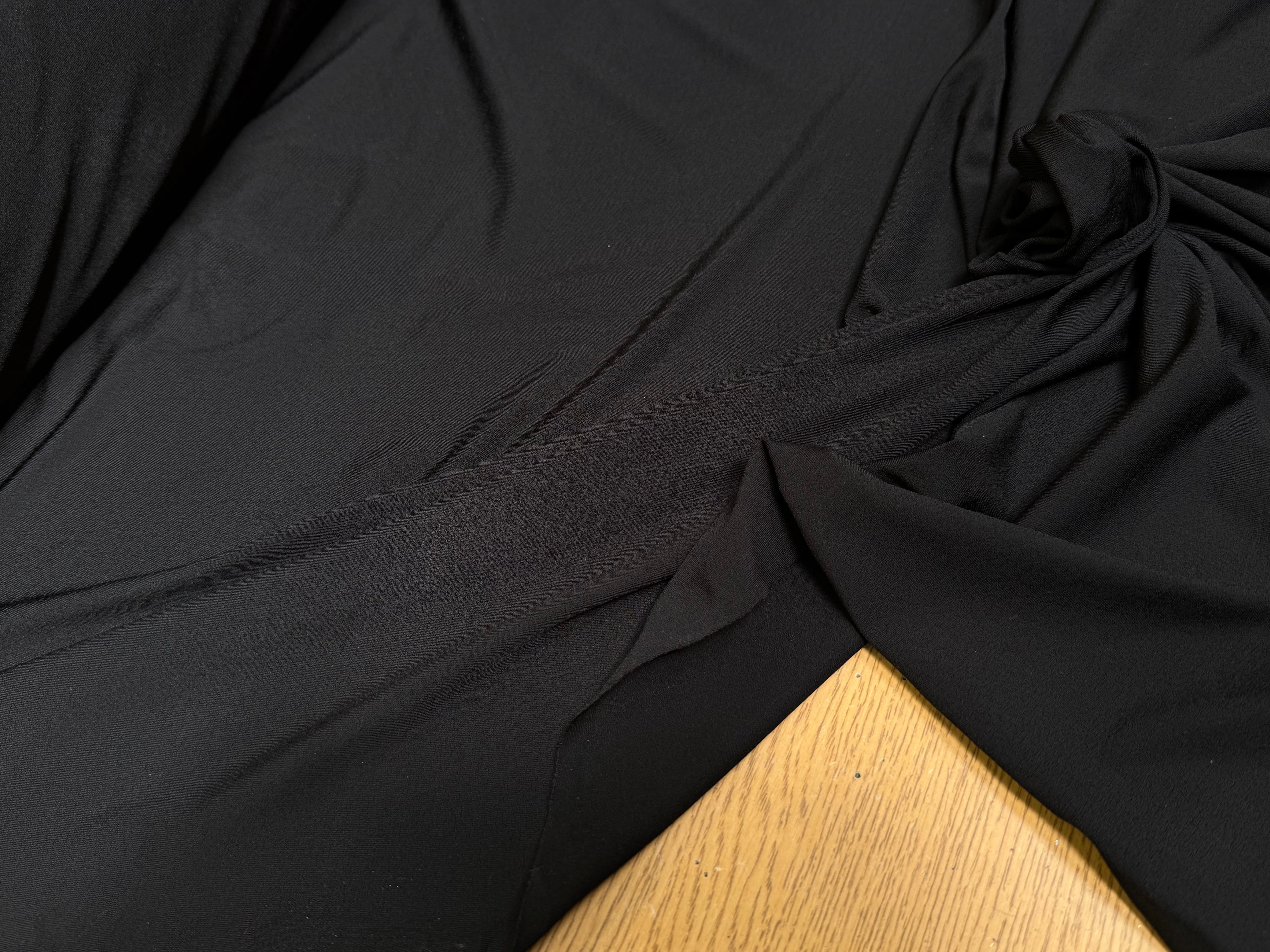 JERSEY VISCOSE ULTRA STRETCH NOIR LÉGÈREMENT SATINÉ - My Little Coupon