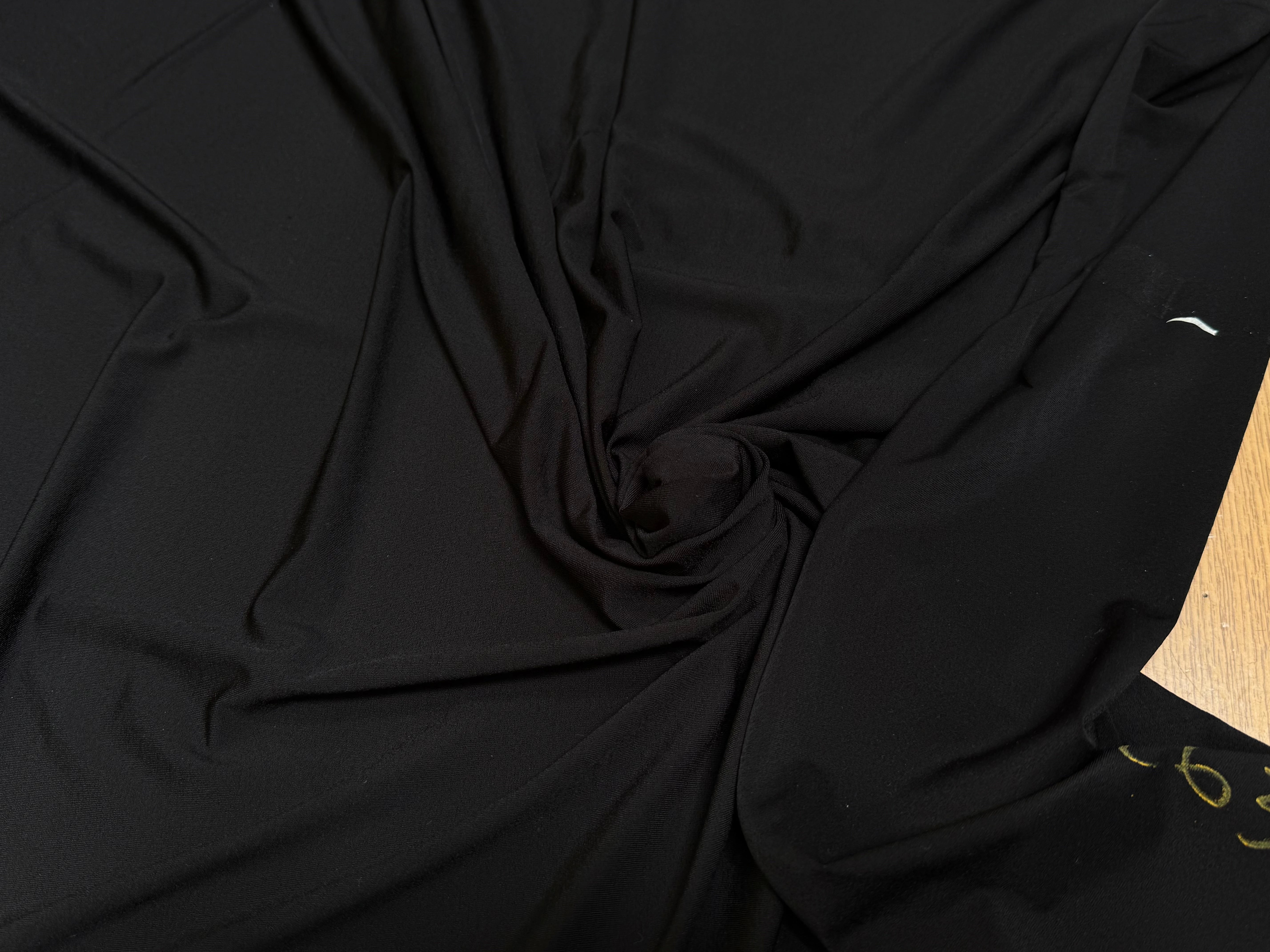 JERSEY VISCOSE ULTRA STRETCH NOIR LÉGÈREMENT SATINÉ - My Little Coupon