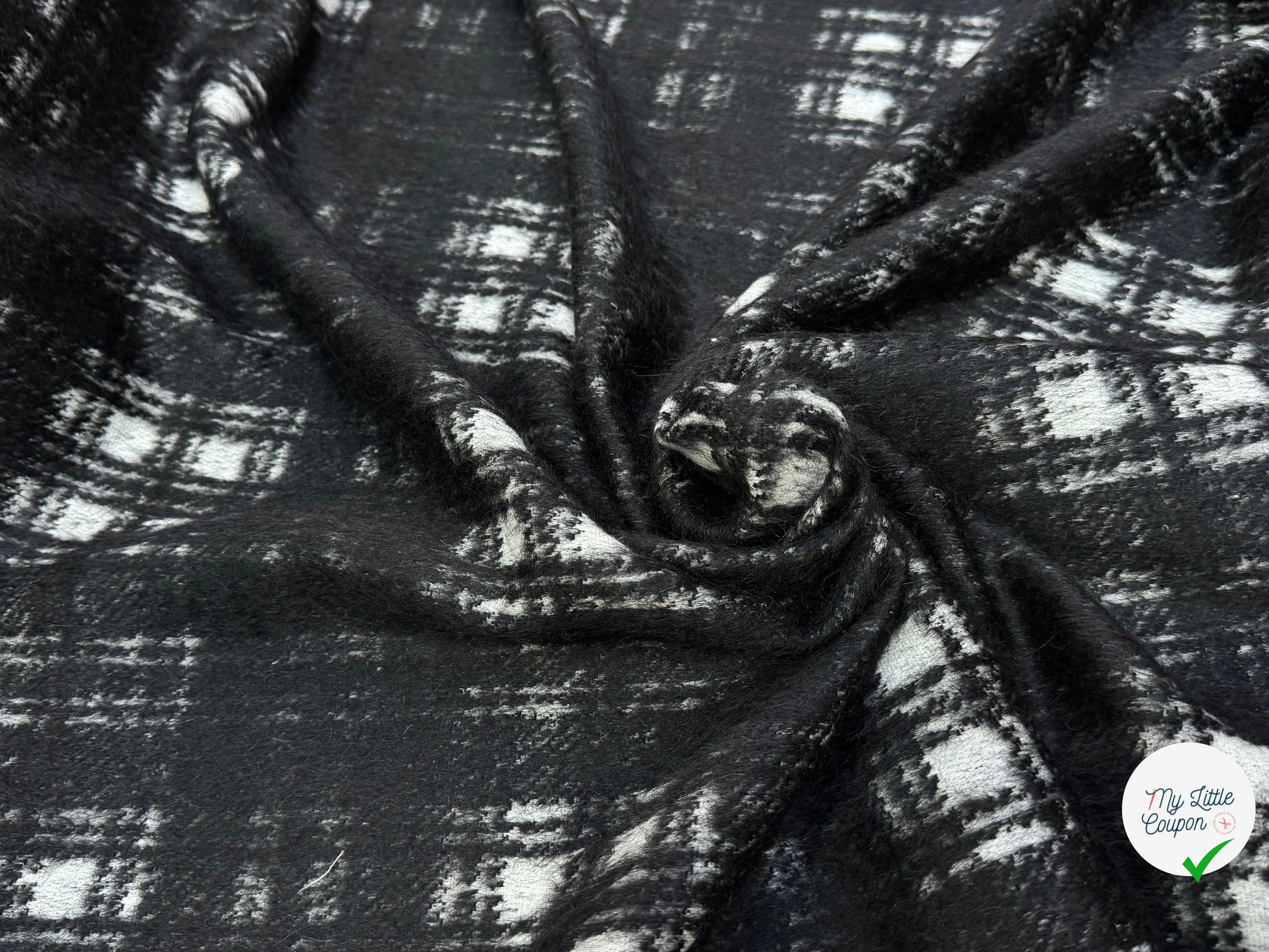 LAINAGE MANTEAU BOUCLETTE À CARREAUX BLANC ET NOIR - My Little Coupon