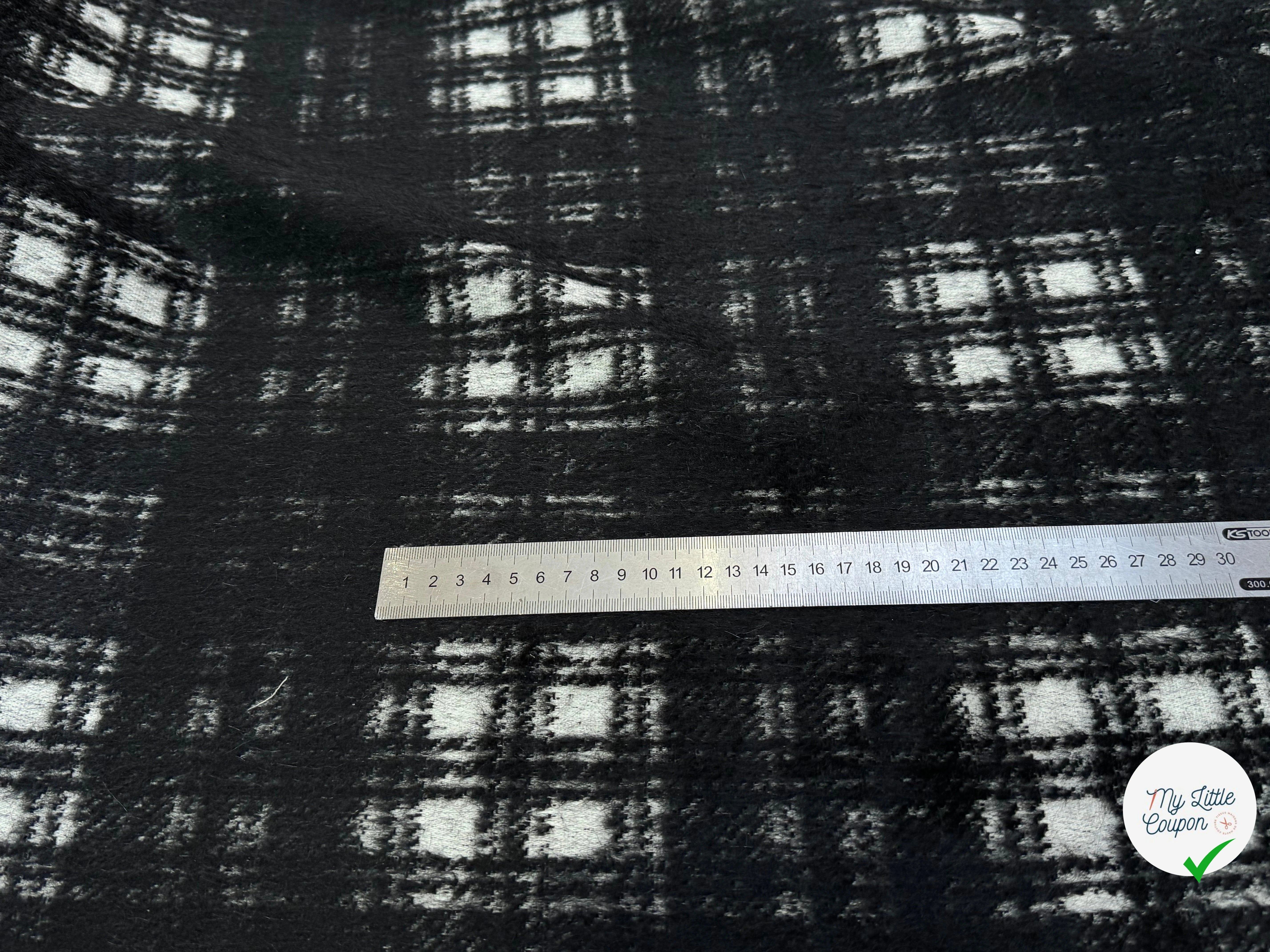 LAINAGE MANTEAU BOUCLETTE À CARREAUX BLANC ET NOIR - My Little Coupon