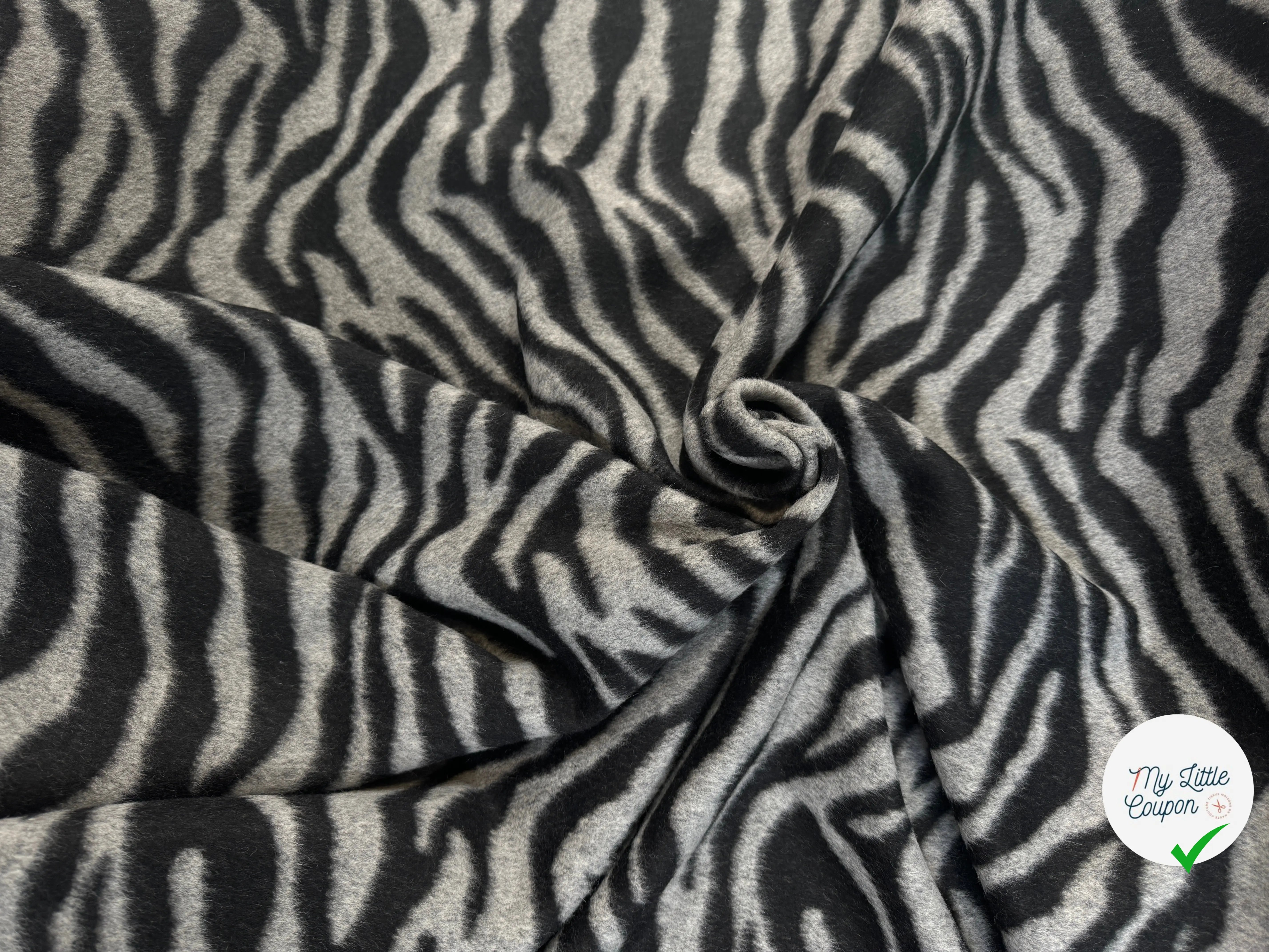 LAINAGE MANTEAU ZÉBRÉ NOIR ET GRIS - My Little Coupon