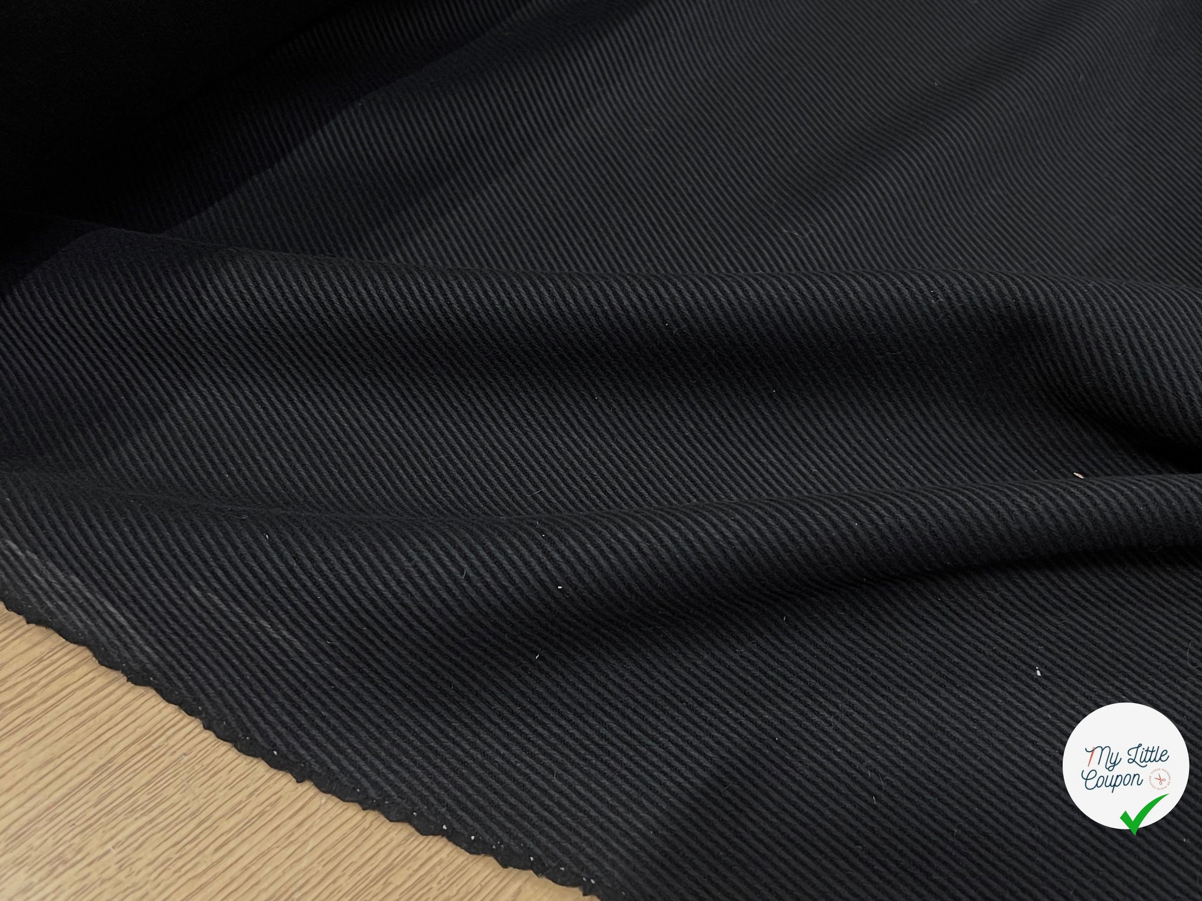 LAINAGE STRIÉE LOURDE NOIR 100% LAINE 130CM - My Little Coupon