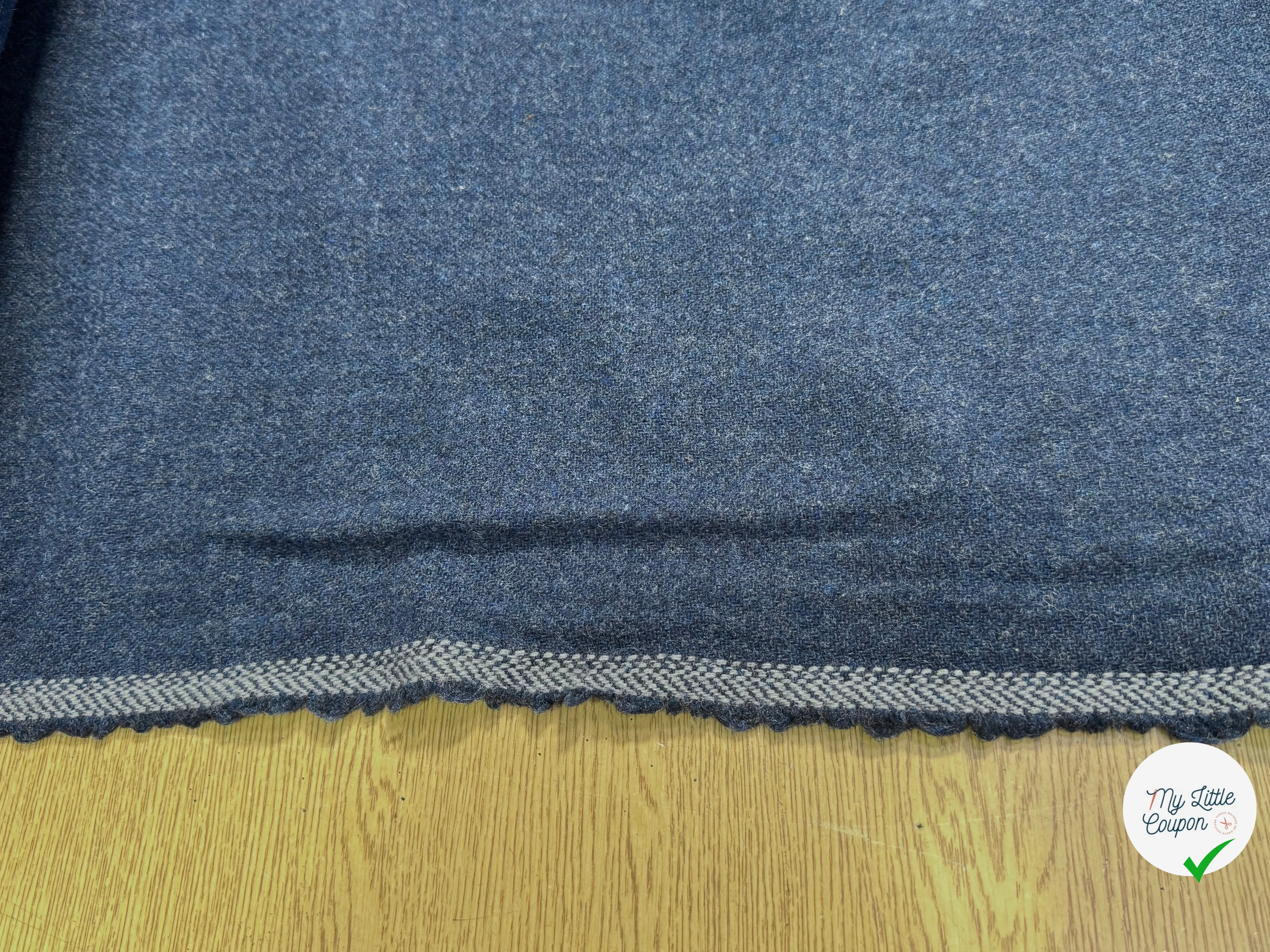 Tissu laine tricotée feutrée bleu moucheté - détail du tissu
