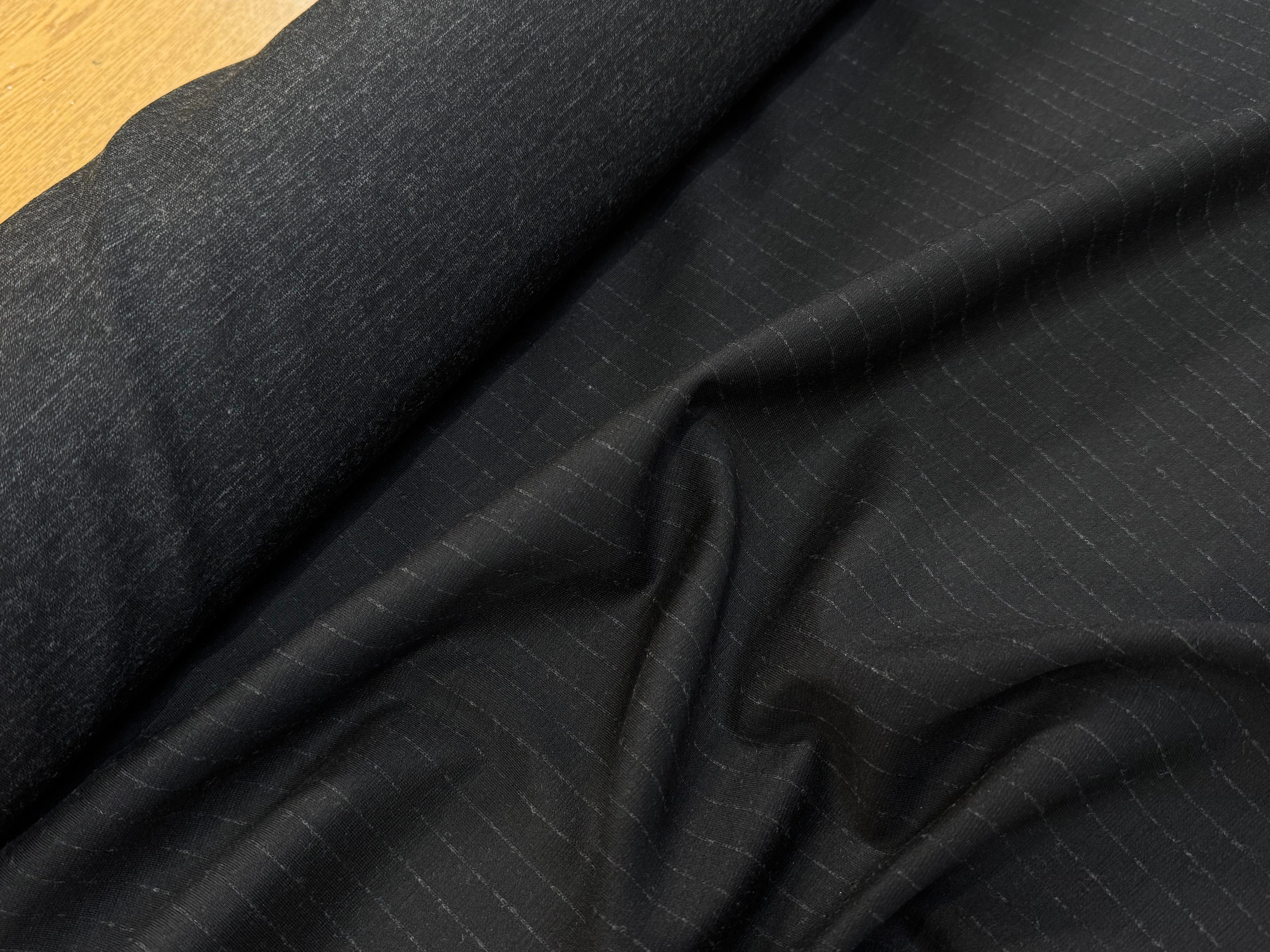 MAILLE DE LAINE ULTRA STRETCH NOIR RAYÉE BELLE TENUE - My Little Coupon
