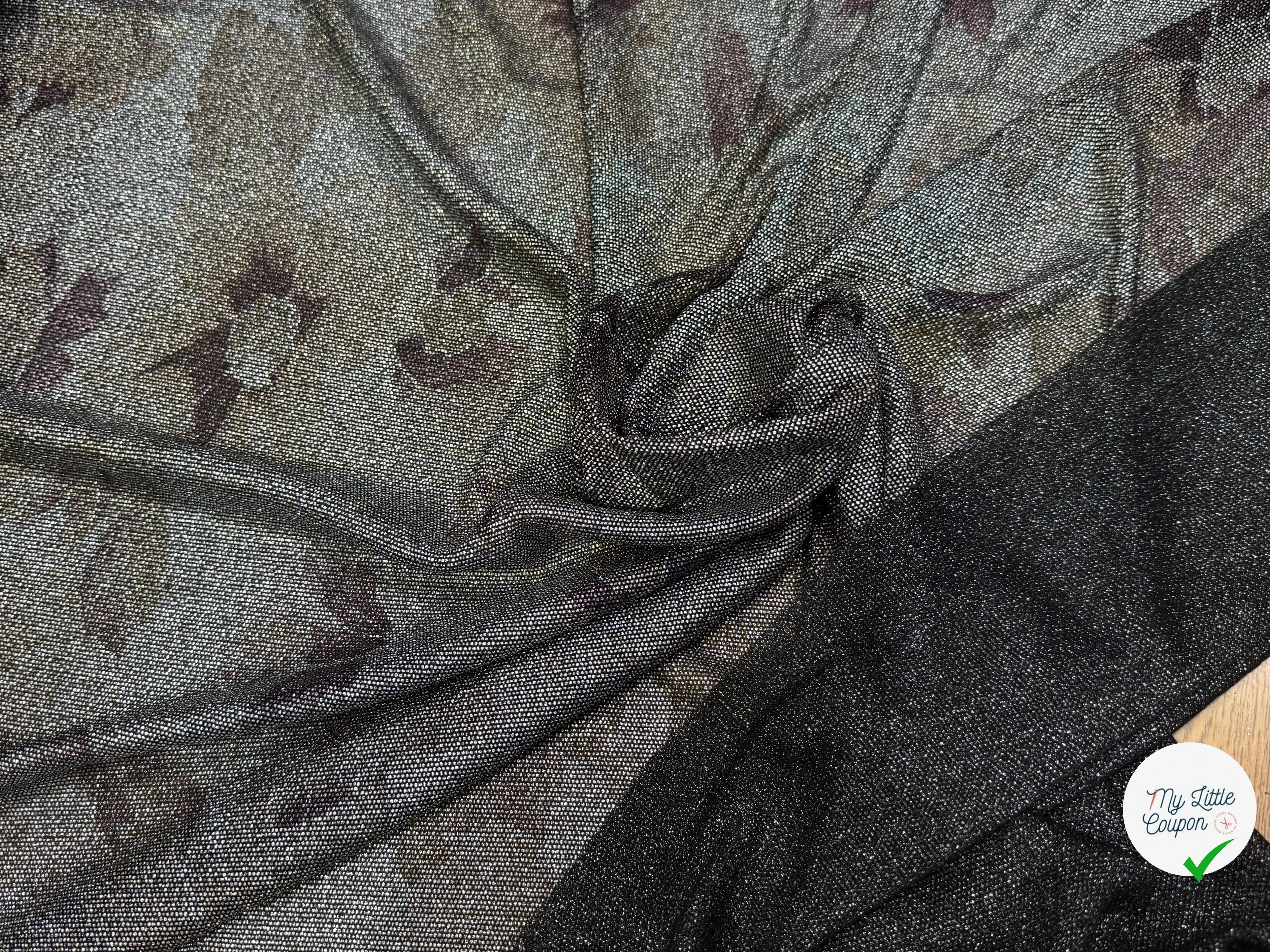 Tissu maille de fête argentée florale noir - texture en gros plan
