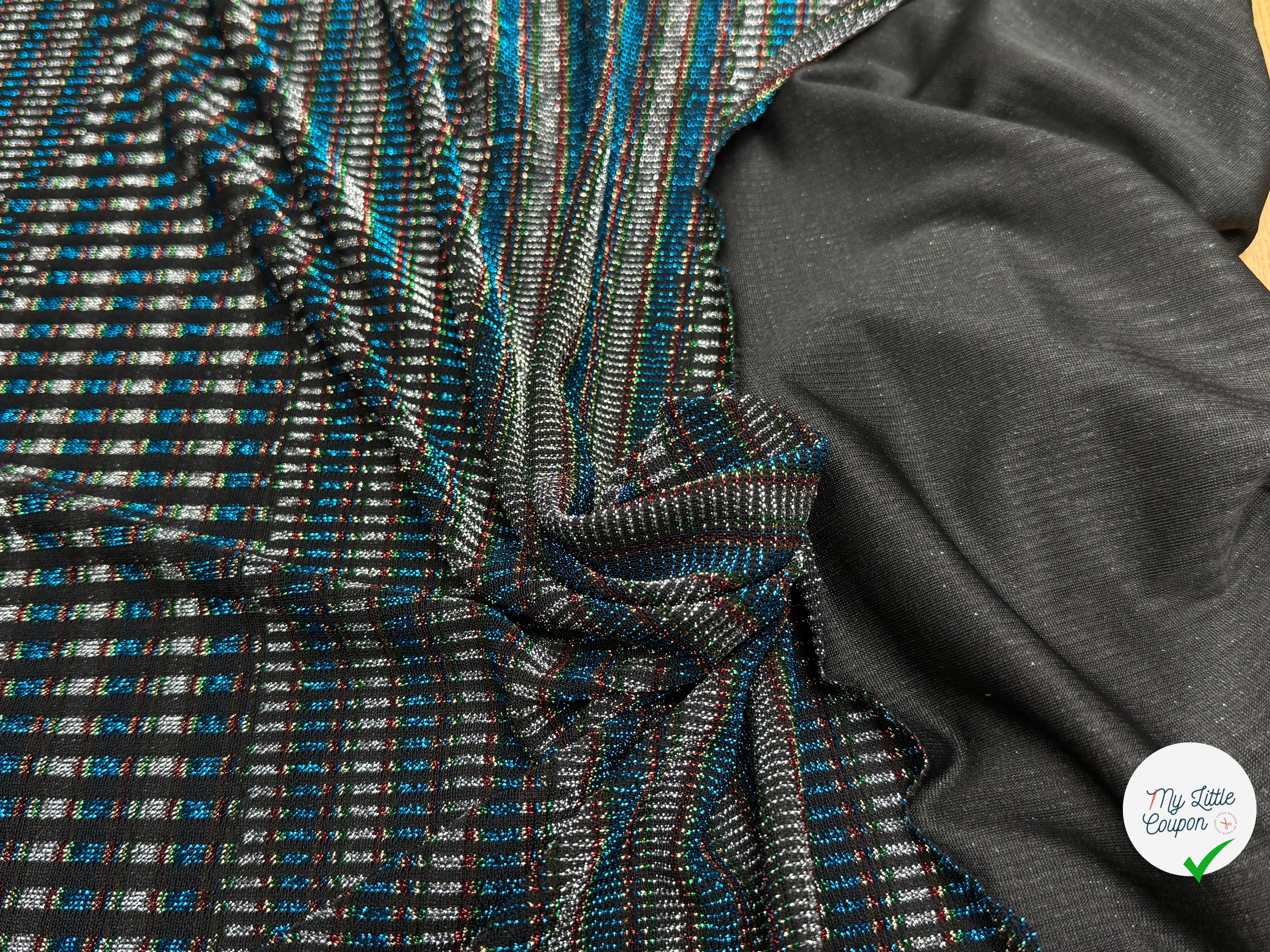 MAILLE FÊTE ULTRA STRETCH BRILLANT POLY INTERLOCK TURQUOISE/RED - My Little Coupon