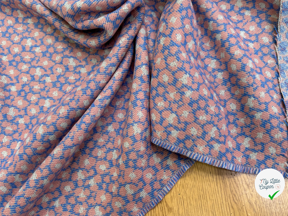 MAILLE GRATTÉE JACQUARD FLEURS ROSE PÂLE FOND BLEU - My Little Coupon