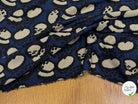 MAILLE JACQUARD ESPRIT MILANO MOTIF ABSTRAIT ÉCRU FOND BLEU MARINE - My Little Coupon