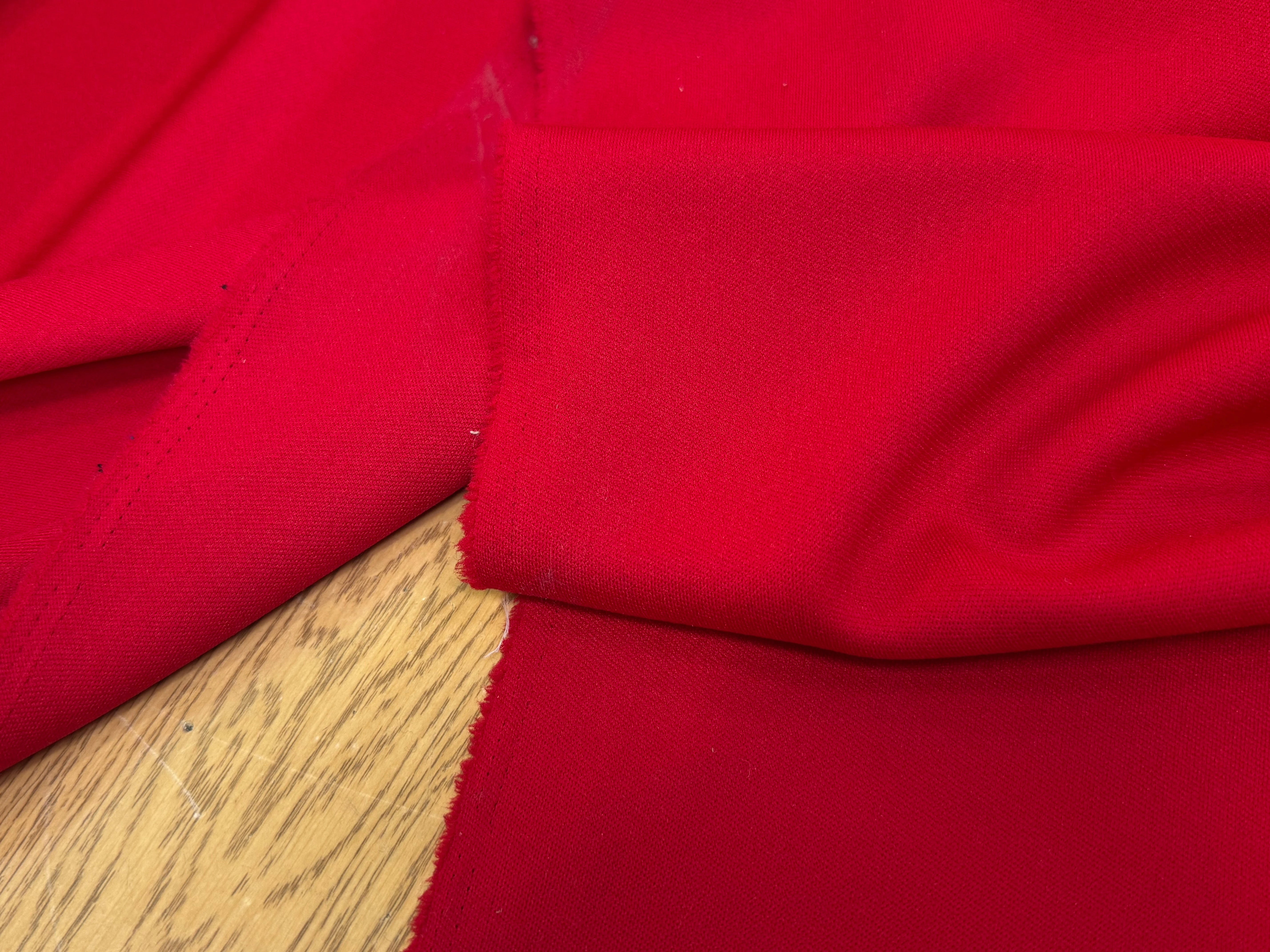 MAILLE LOURDE STRETCH ROUGE LÉGÈREMENT CREPÉE - My Little Coupon