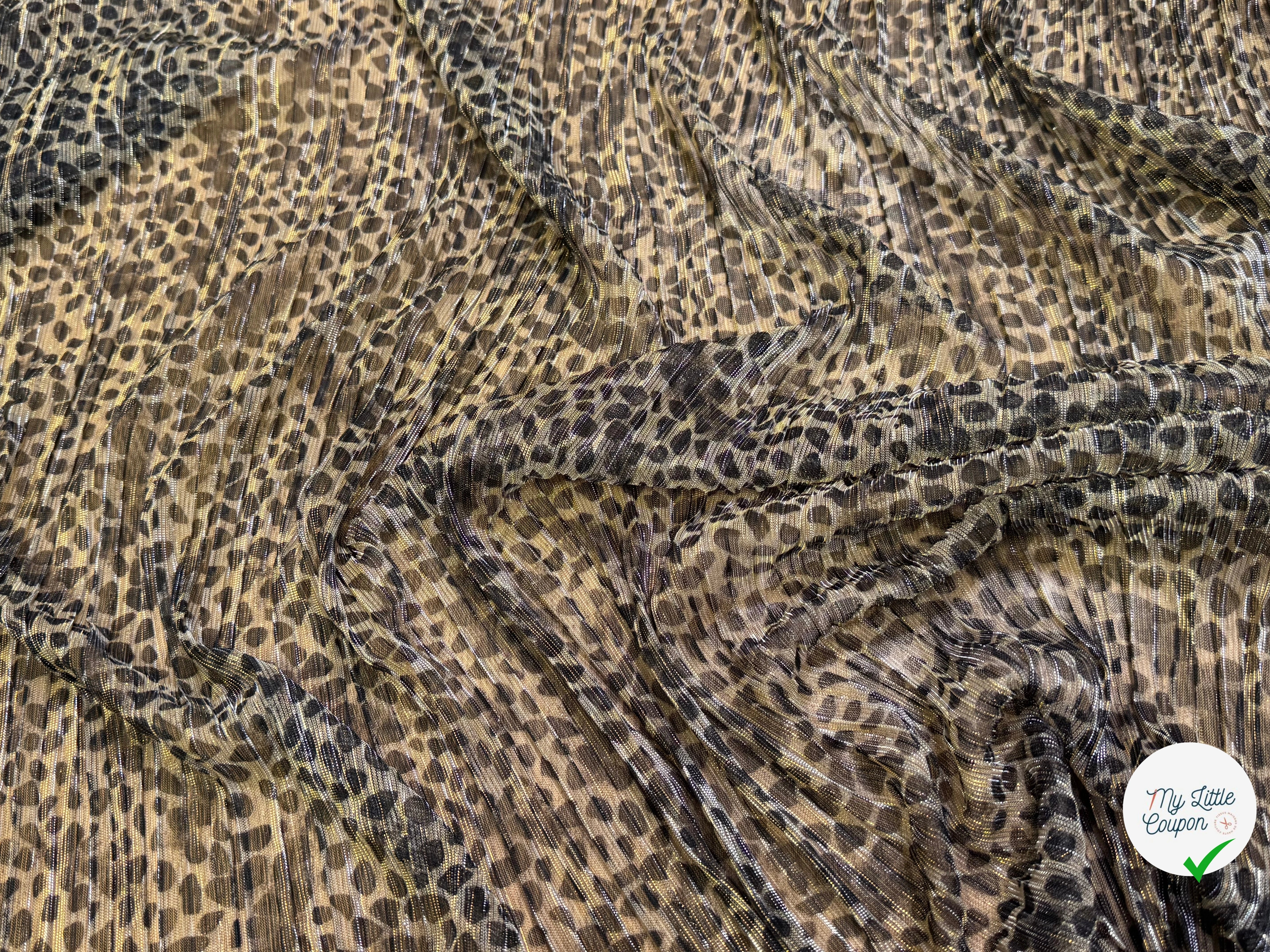 Tissu maille résille plissée léopard beige or - vue de la matière