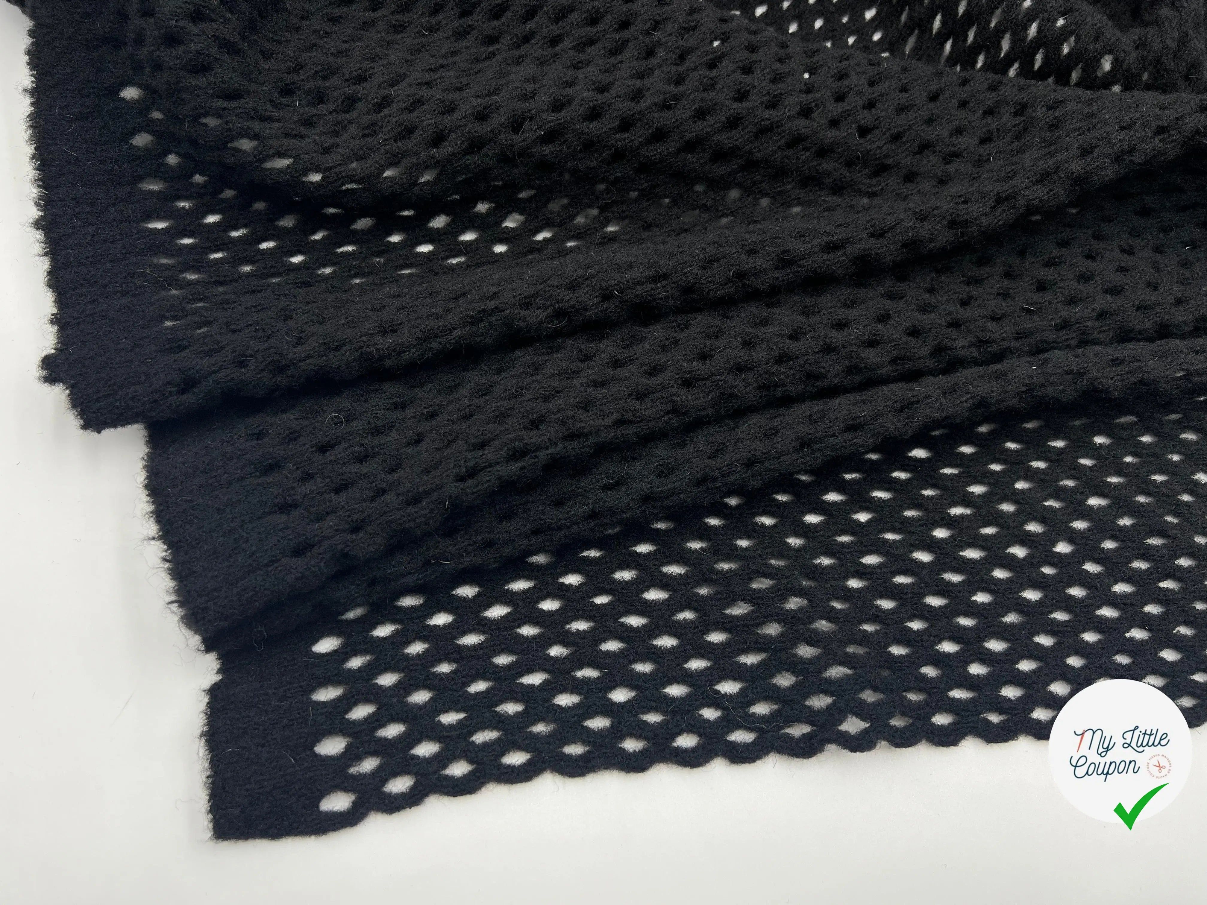 MAILLE TRICOTÉE AJOURÉE DE MOTIFS LOSANGES NOIR - coupon de tissu de 3 mètres - My Little Coupon - tissu - coudre