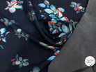 MAILLE VISCOSE STRETCH IMPRIMÉ GRANDES FLEURS BLEU CIEL FOND MARINE - My Little Coupon