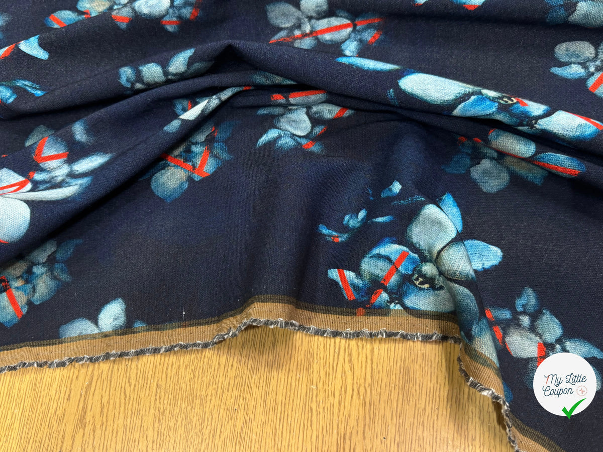 MAILLE VISCOSE STRETCH IMPRIMÉ GRANDES FLEURS BLEU CIEL FOND MARINE - My Little Coupon