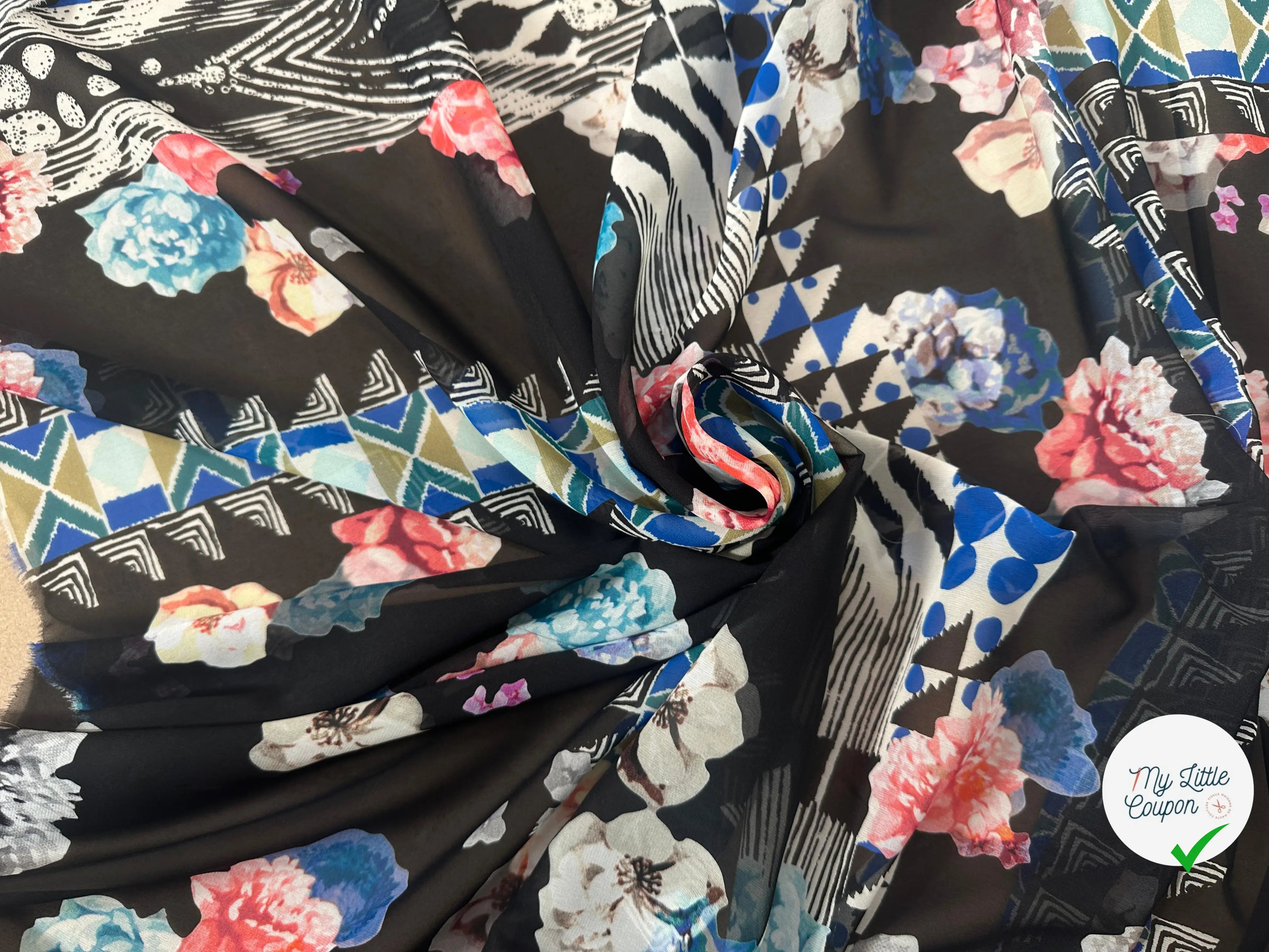 MOUSSELINE DE SOIE FIORI E GEOMETRIA SFONDO NERO - My Little Coupon