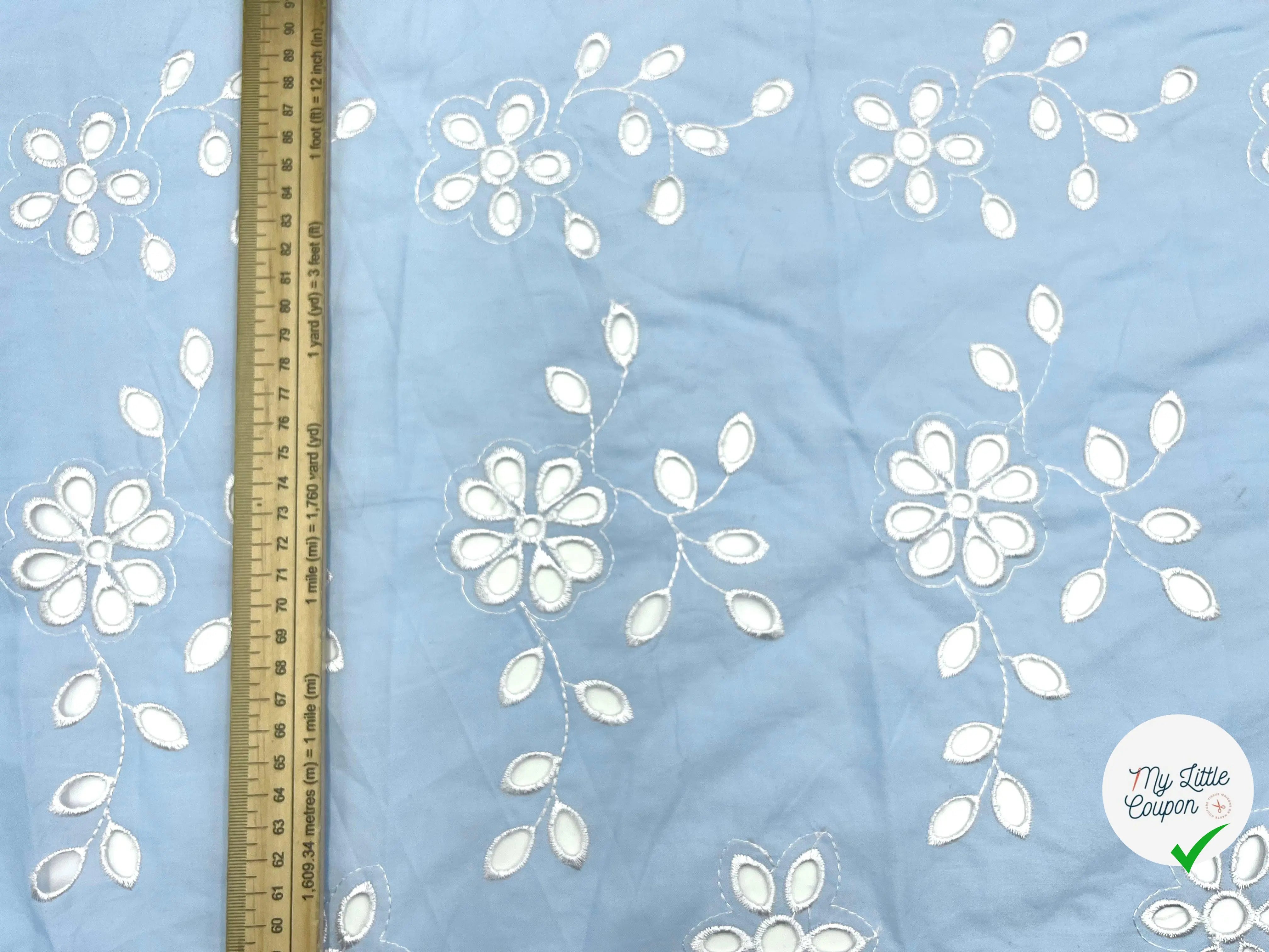 PERCALE BRODÉE MARGUERITE BLEU CIEL - My Little Coupon - tissu - coudre