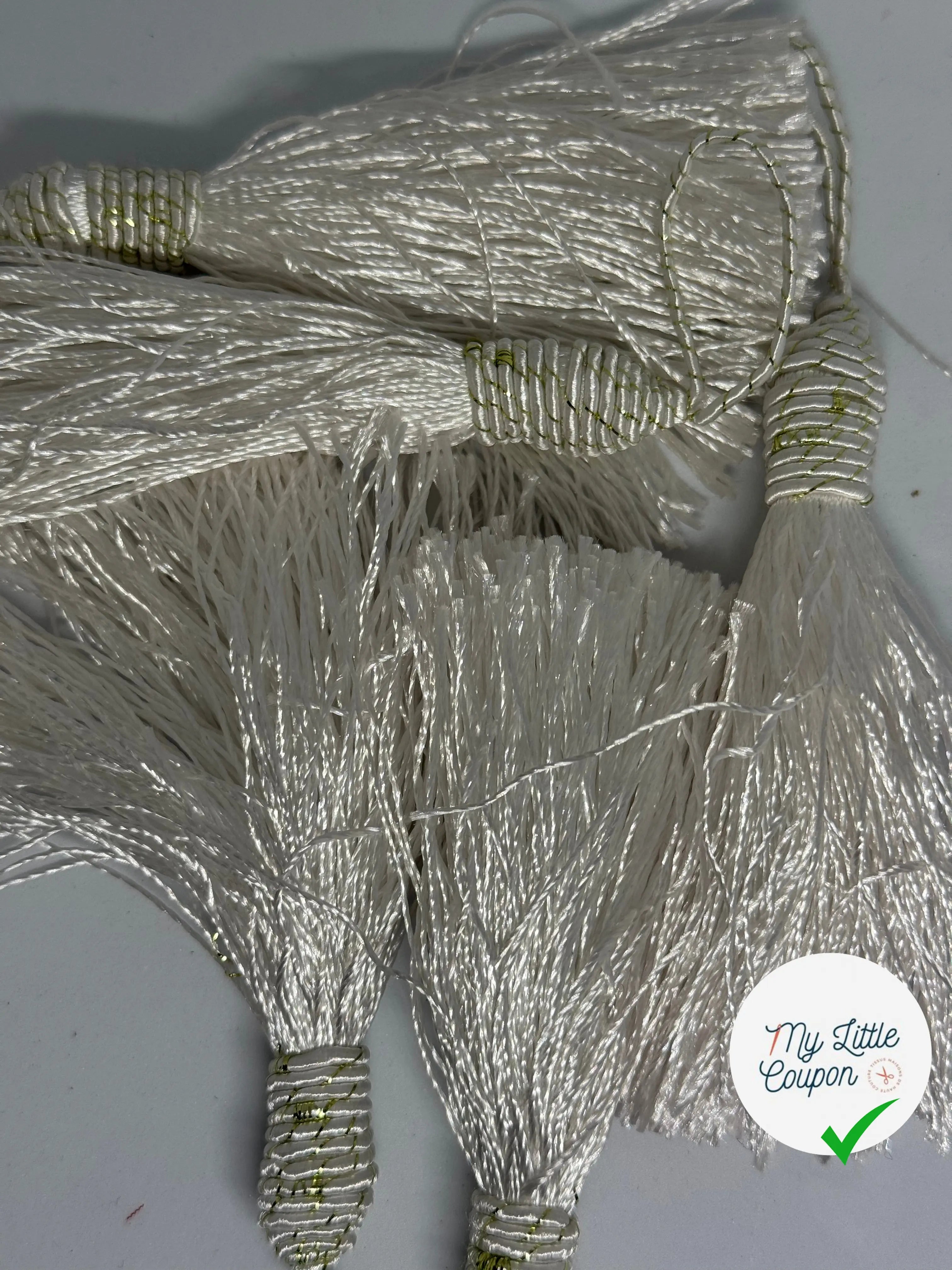 POMPON BLANC AVEC FIL DORÉ - My Little Coupon