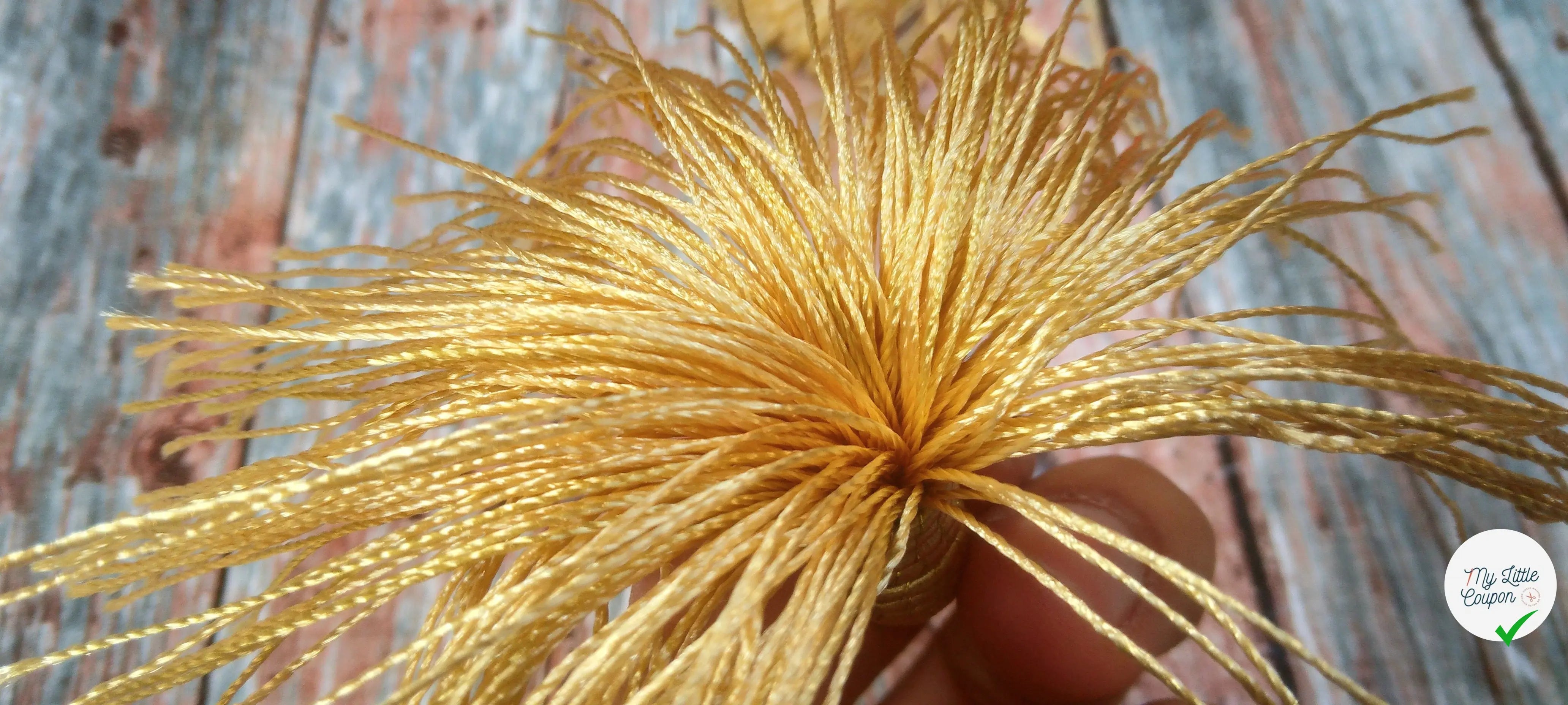 POMPON OR 10CM (lot de 2) - My Little Coupon