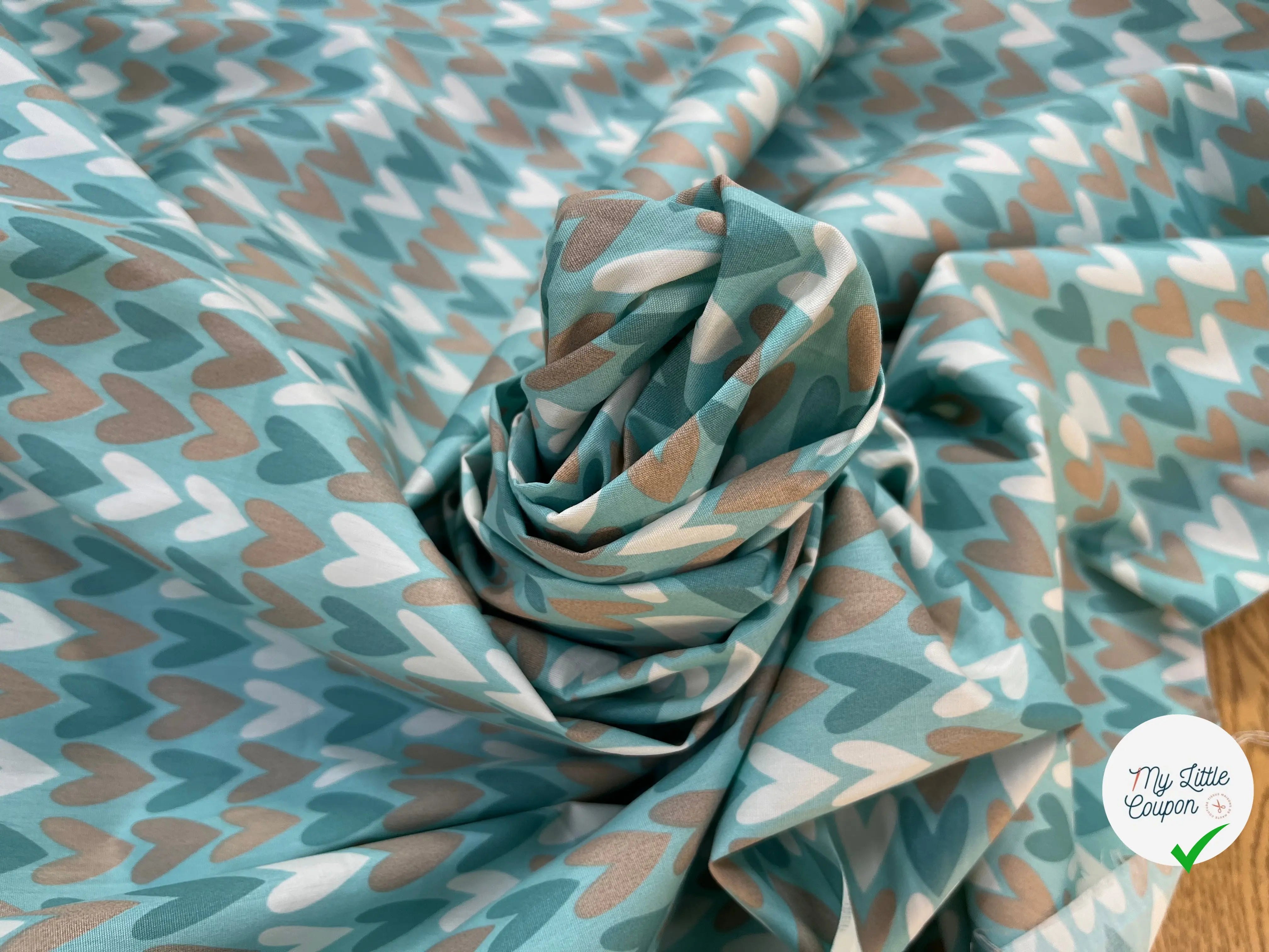 POPELINE DE COTON 120 FILS MOTIF COEUR FOND BLEU - My Little Coupon