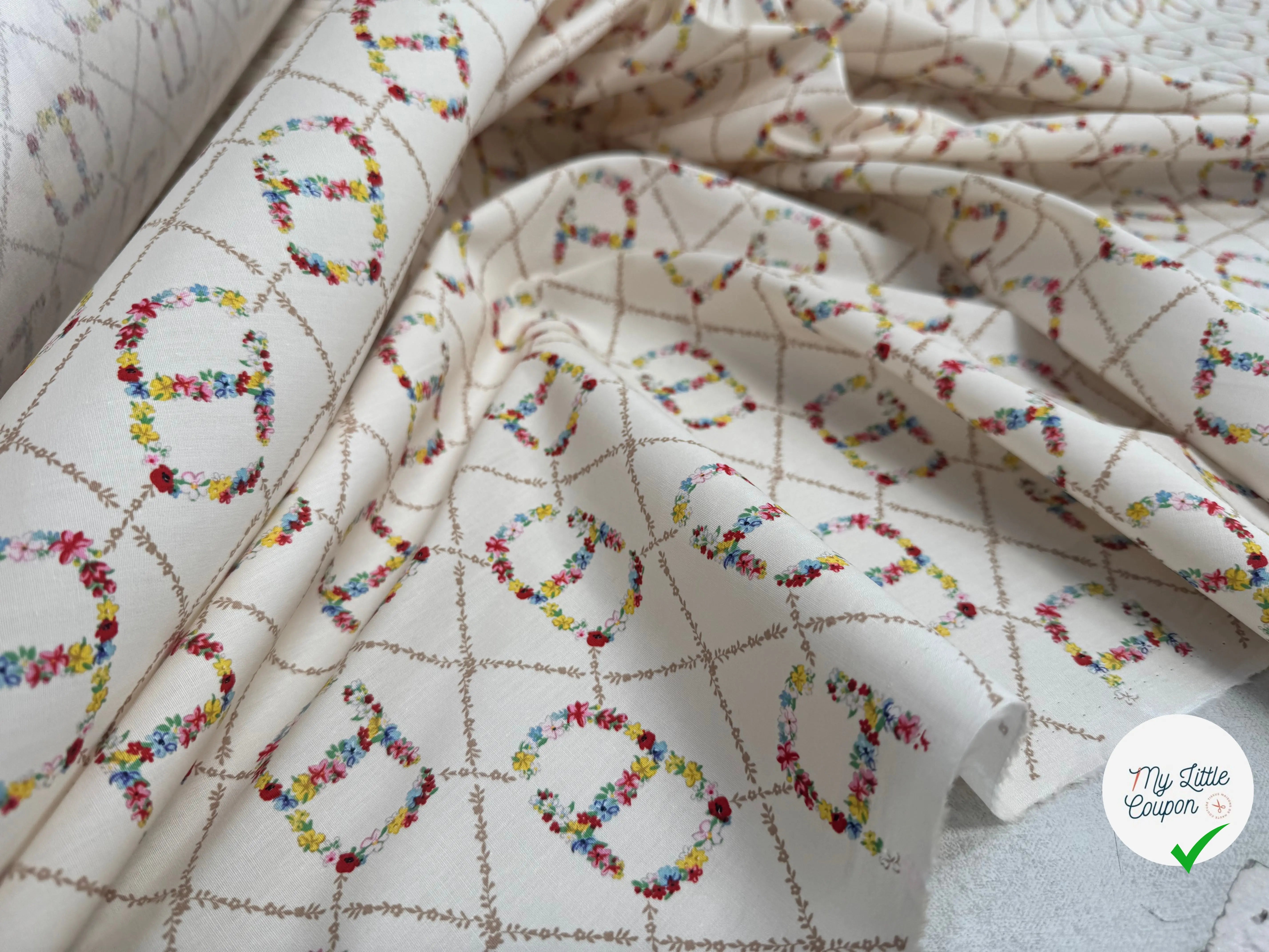 POPELINE DE COTON BOUCLE CEINTURE FLEURIES FOND BEIGE - My Little Coupon