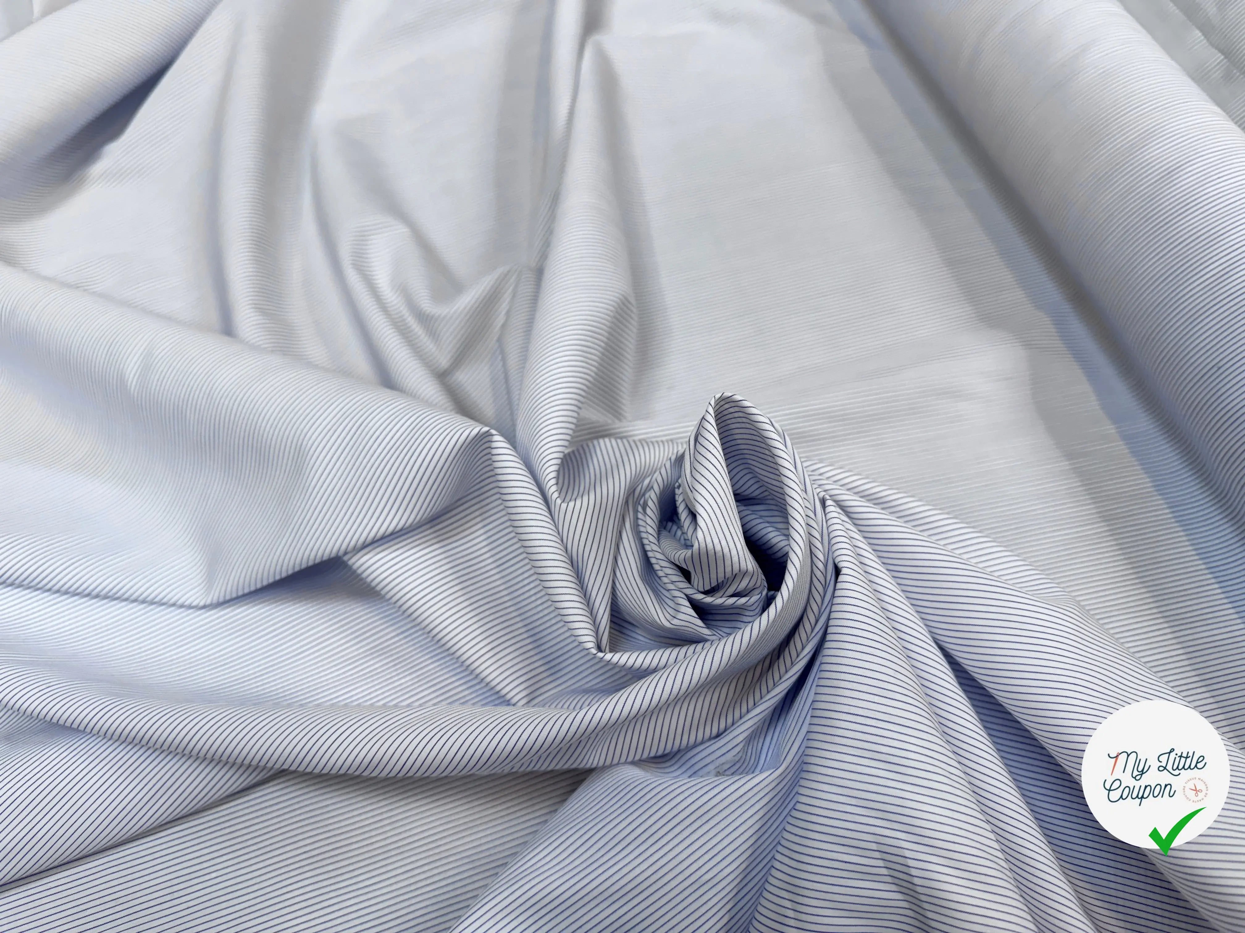 POPELINE DE COTON FINES RAYURES BLEU MARINE - My Little Coupon