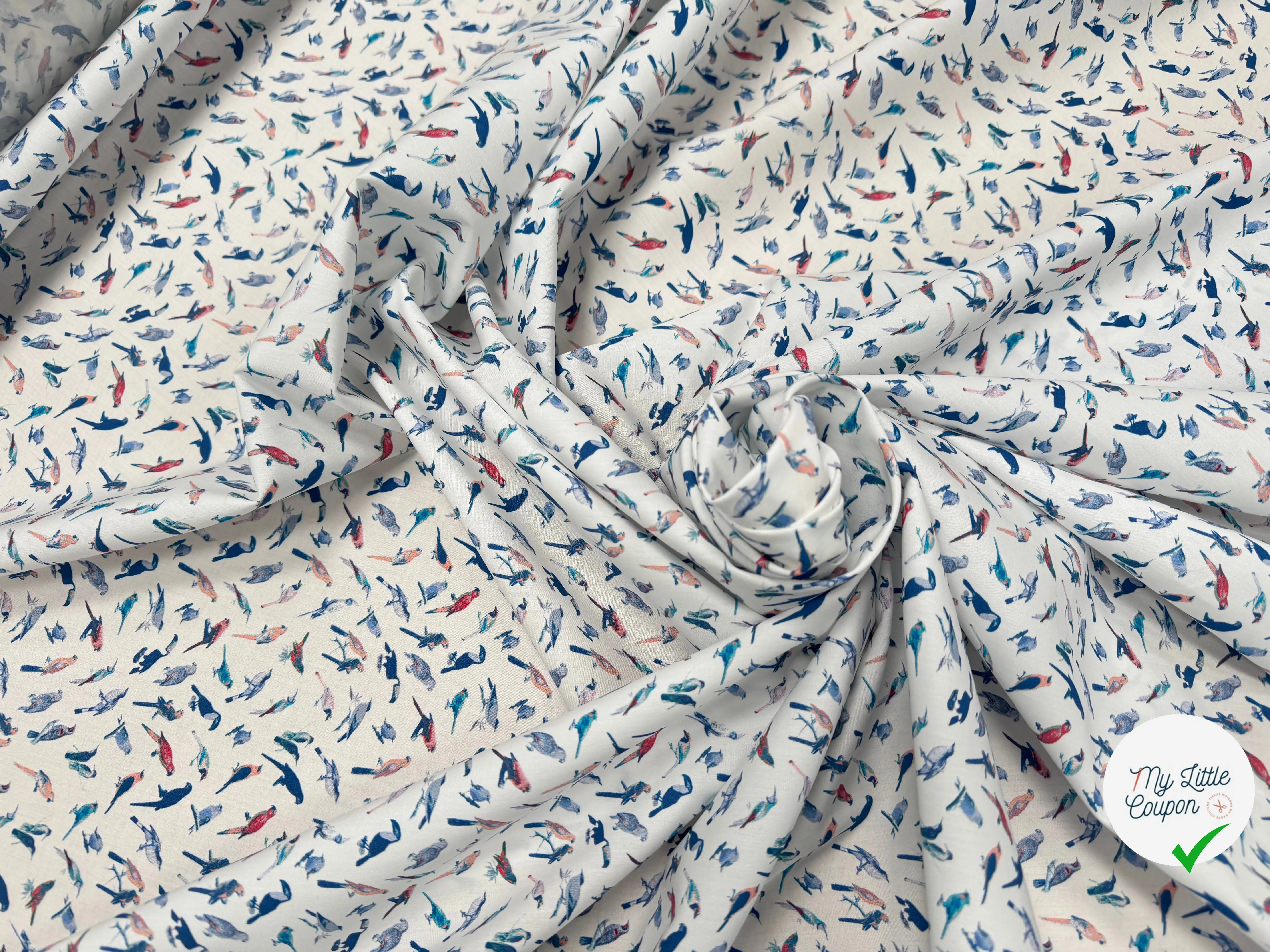POPELINE DE COTON FOND BLANC MOTIF PERROQUETS - My Little Coupon