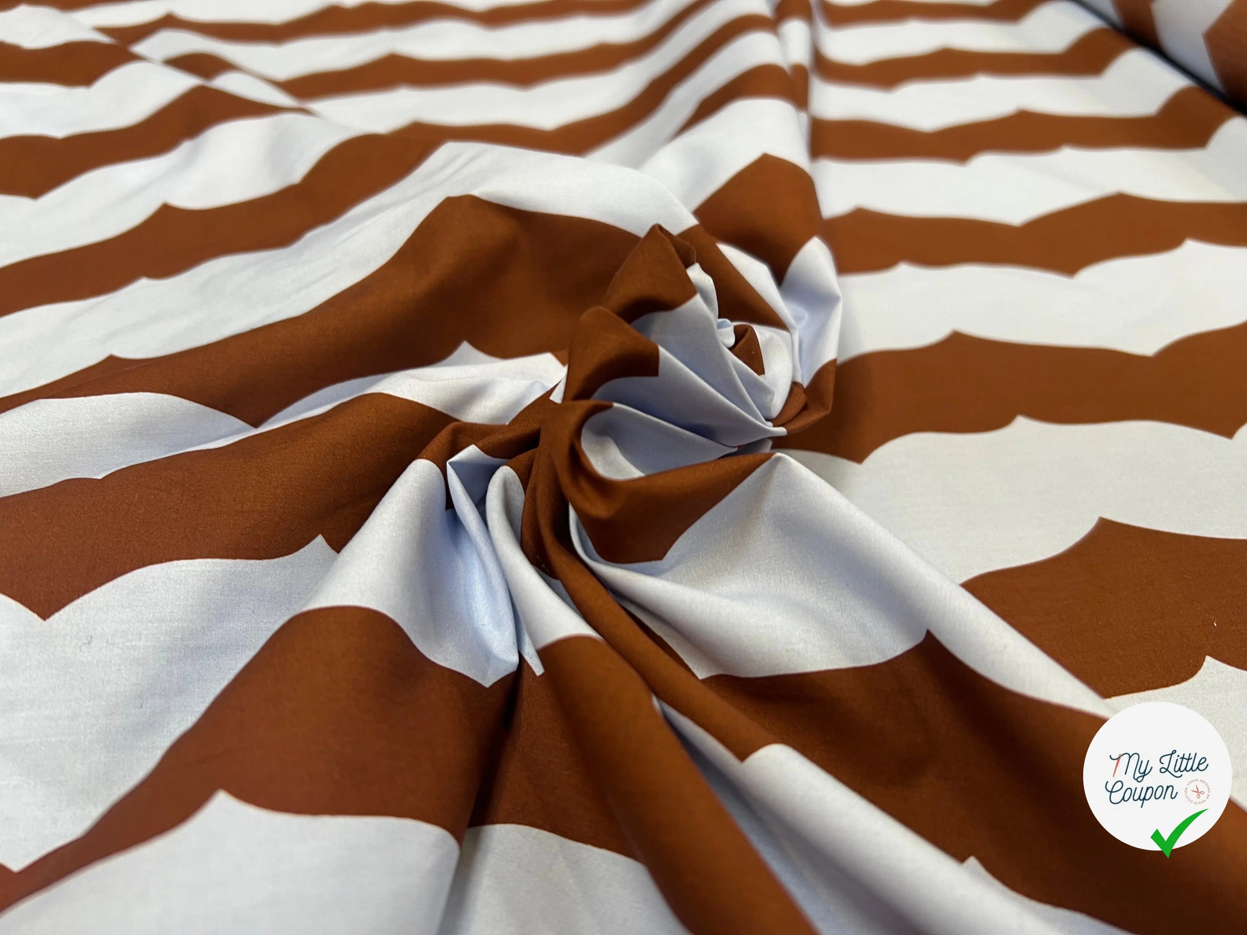 POPELINE DE COTON FOND BLEU CIEL MOTIFS HIRONDELLE MARRONS - My Little Coupon