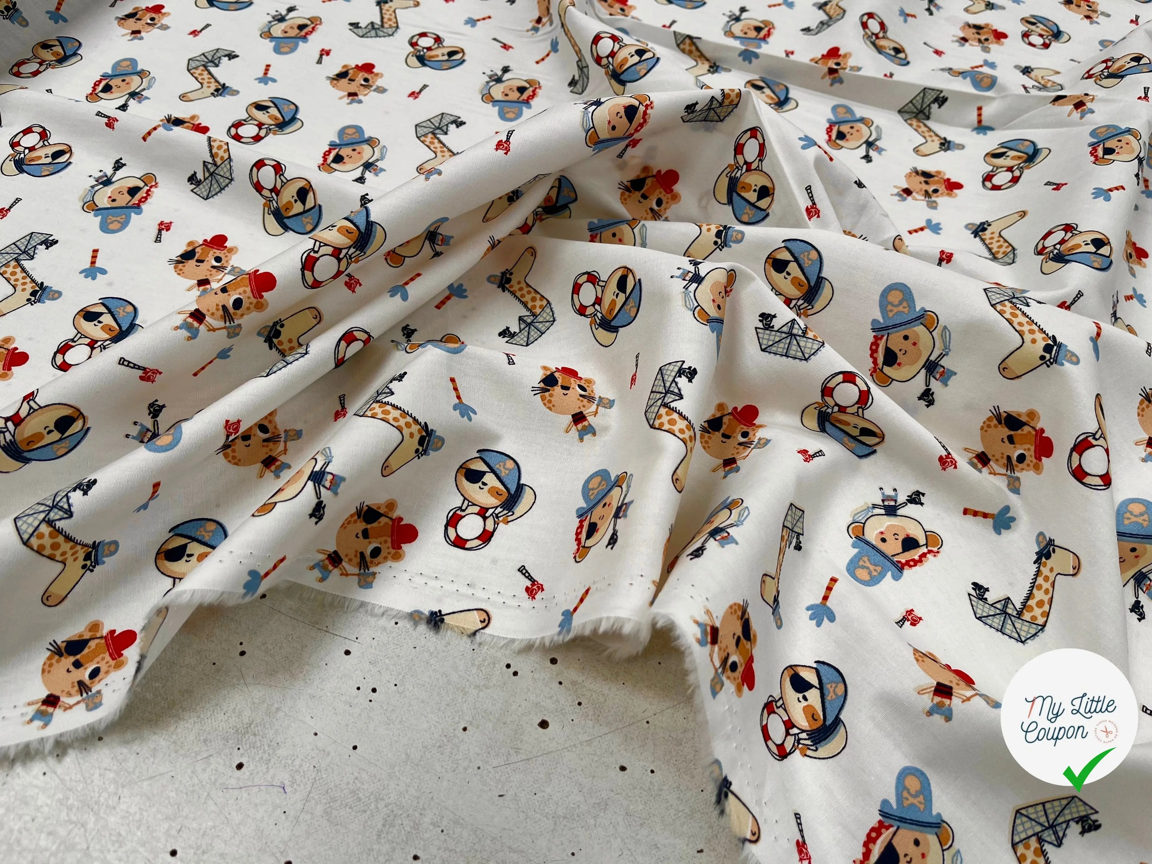 POPELINE DE COTON IMPRIMÉE LITTLE ONES PIRATES KID ECRU - My Little Coupon