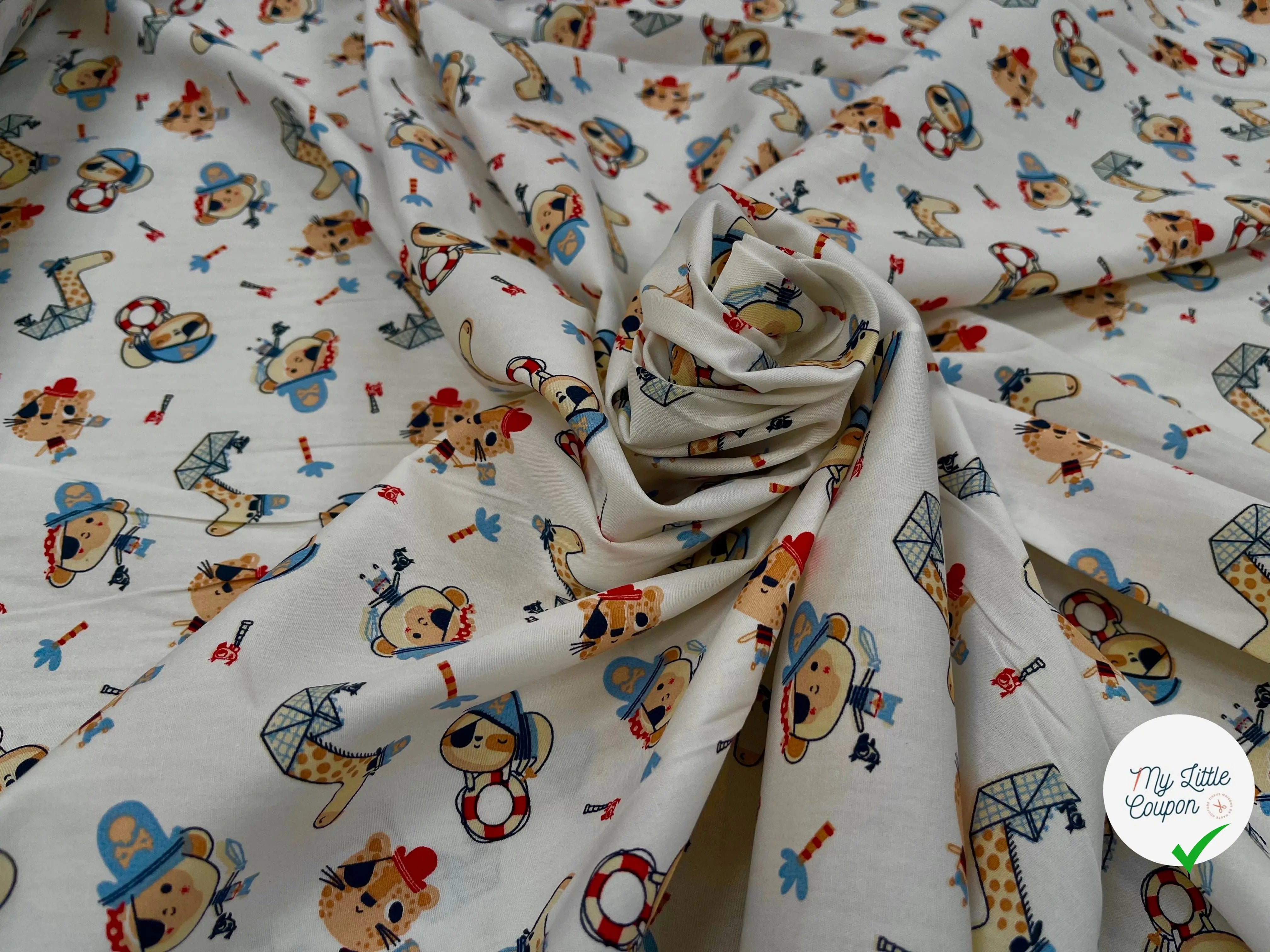 POPELINE DE COTON IMPRIMÉE LITTLE ONES PIRATES KID ECRU - My Little Coupon