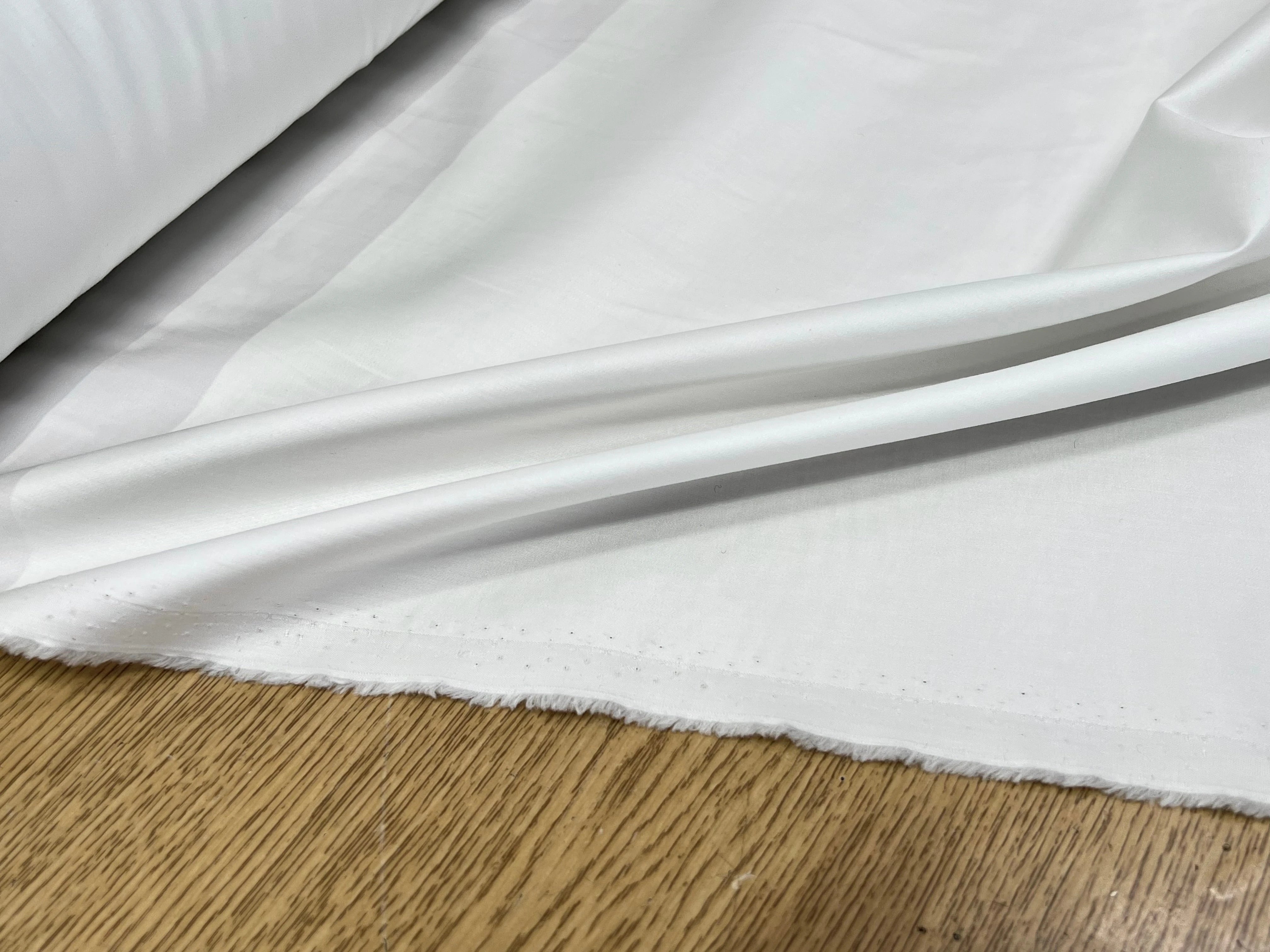 POPELINE DE COTON LISSE LÉGÈREMENT SATINÉ BLANCHE 140CM - My Little Coupon