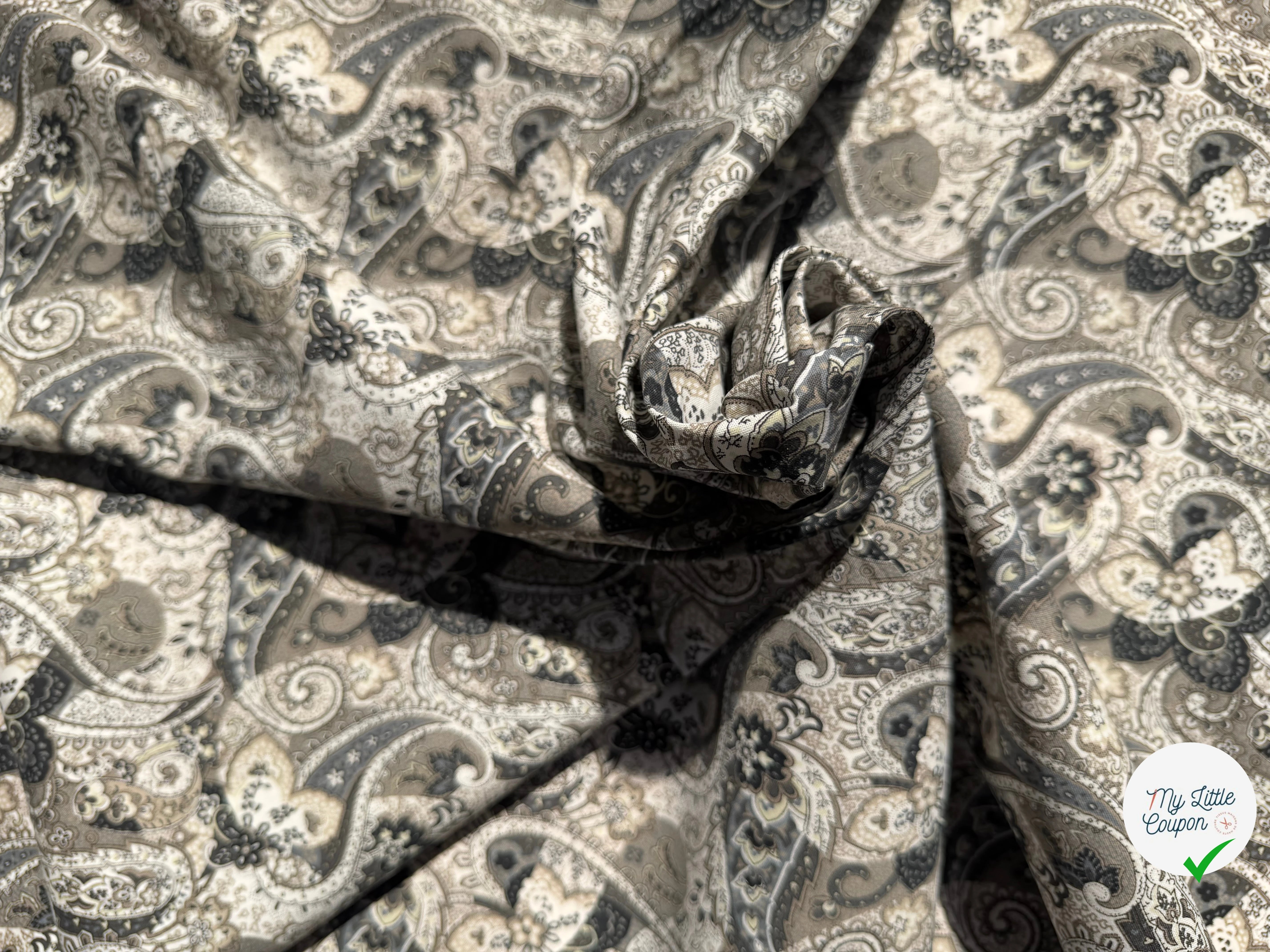 POPELINE DE COTON MOTIFS PAISLEY TENDANCE GRIS - My Little Coupon