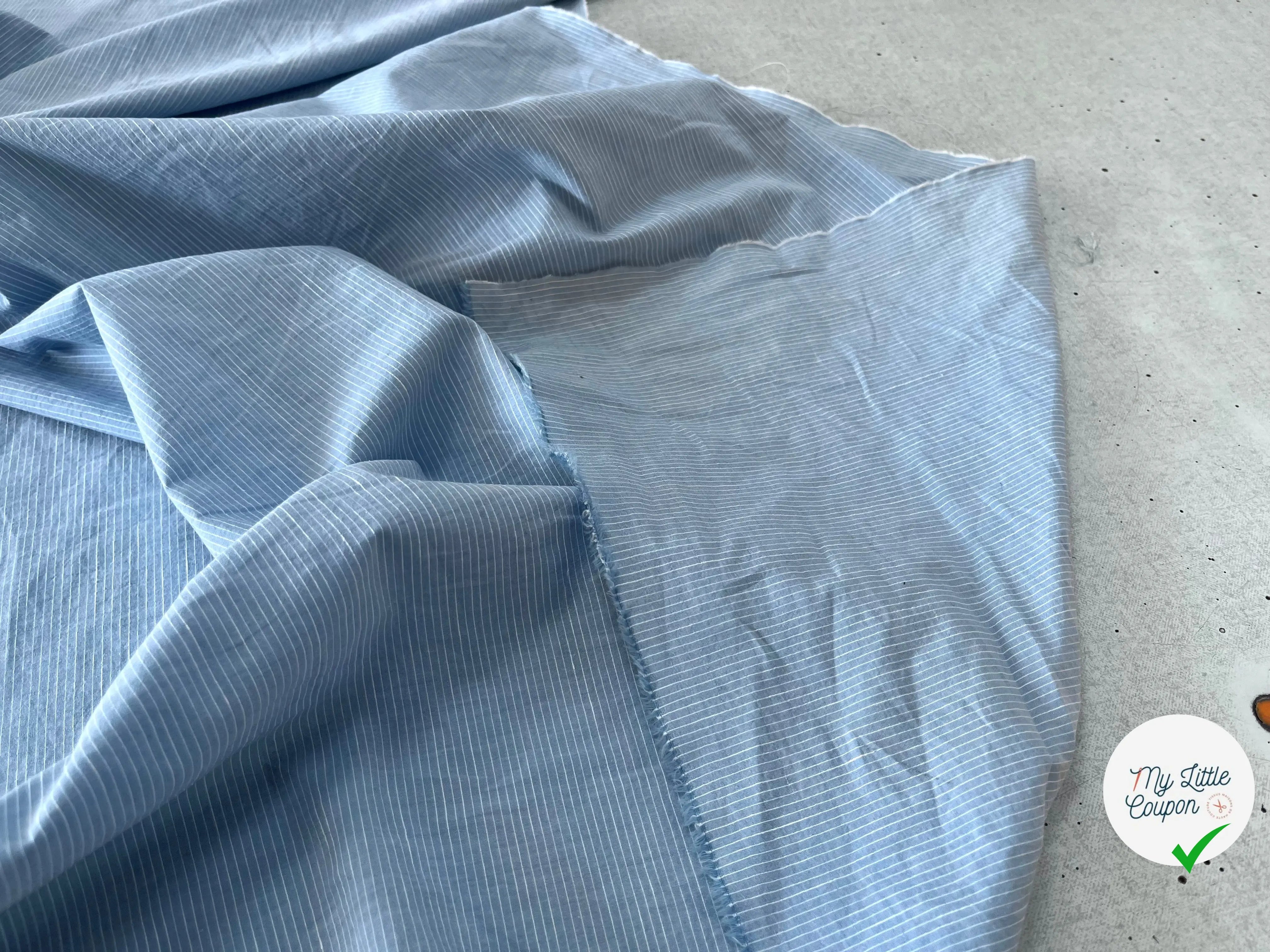 POPELINE DE COTON RAYURES BLANCHES FOND BLEU - My Little Coupon