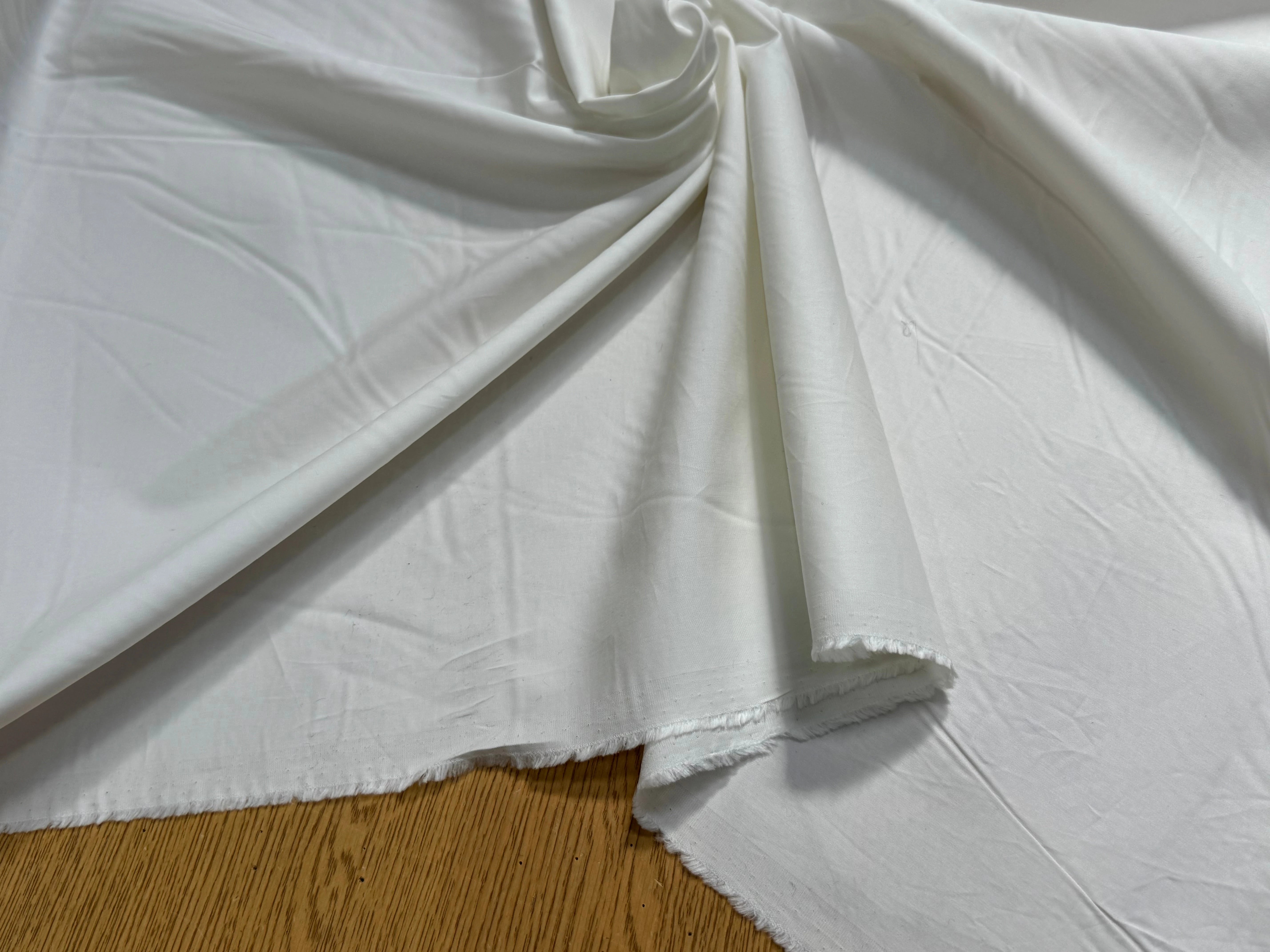 POPELINE DE COTON SATINÉE BLANC CASSÉ STRETCH QUALITÉ COUTURE TOUCHER DOUX - My Little Coupon