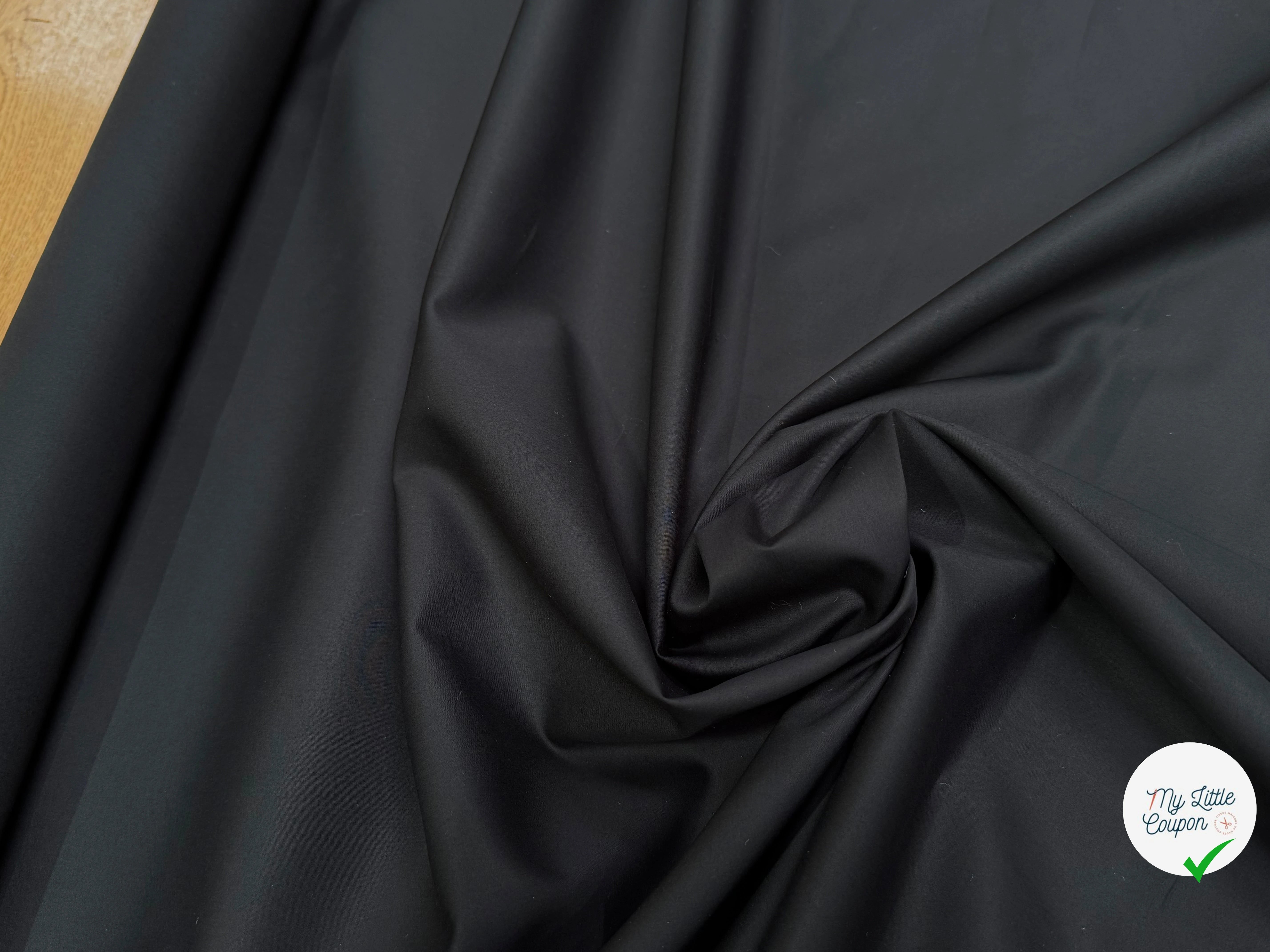 POPELINE DE COTON SATINÉE NOIR QUALITÉ COUTURE 210 - My Little Coupon