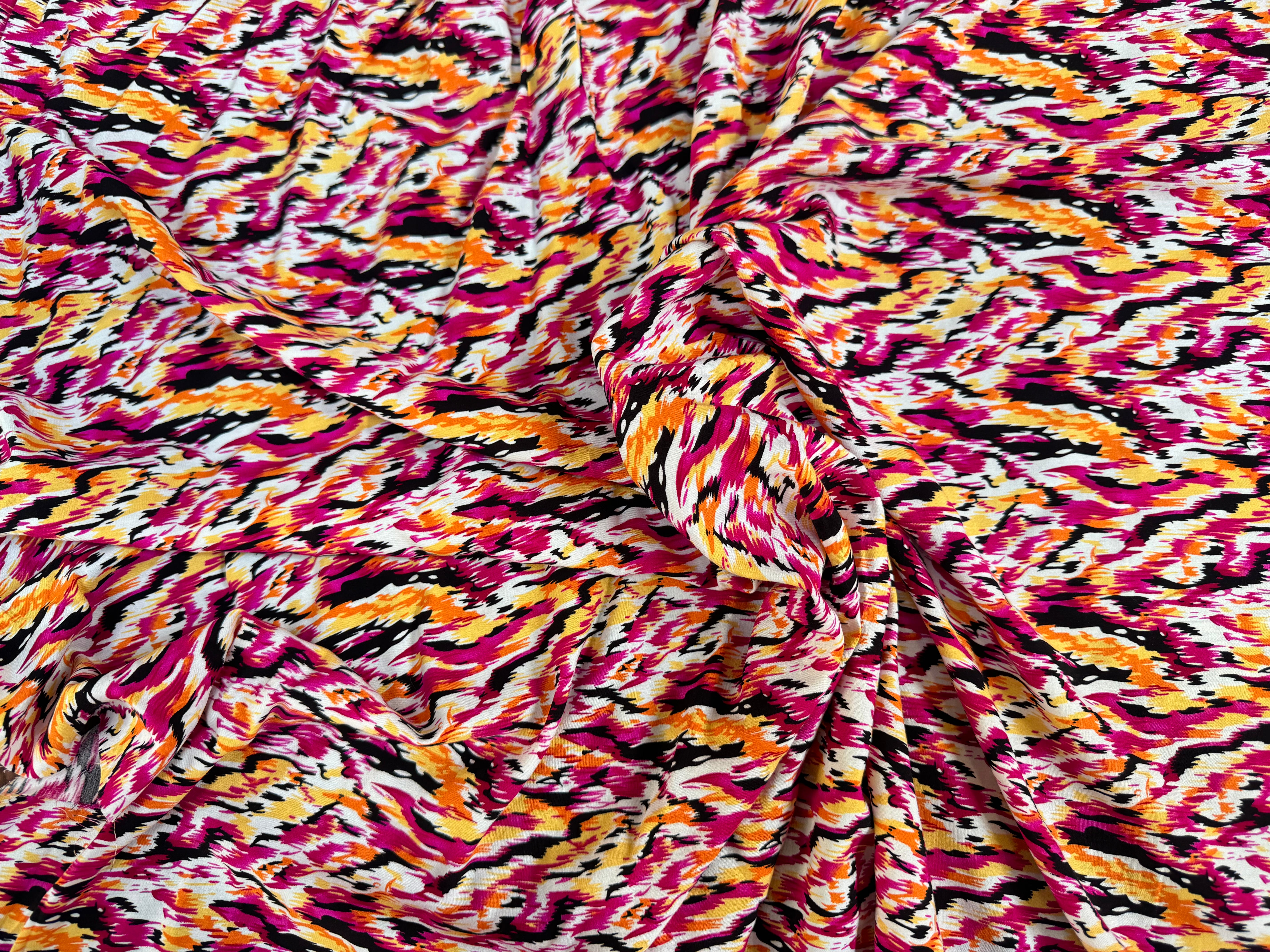 POPELINE DE VISCOSE TISSU IMPRIMÉ ABSTRAIT FUCHSIA - My Little Coupon