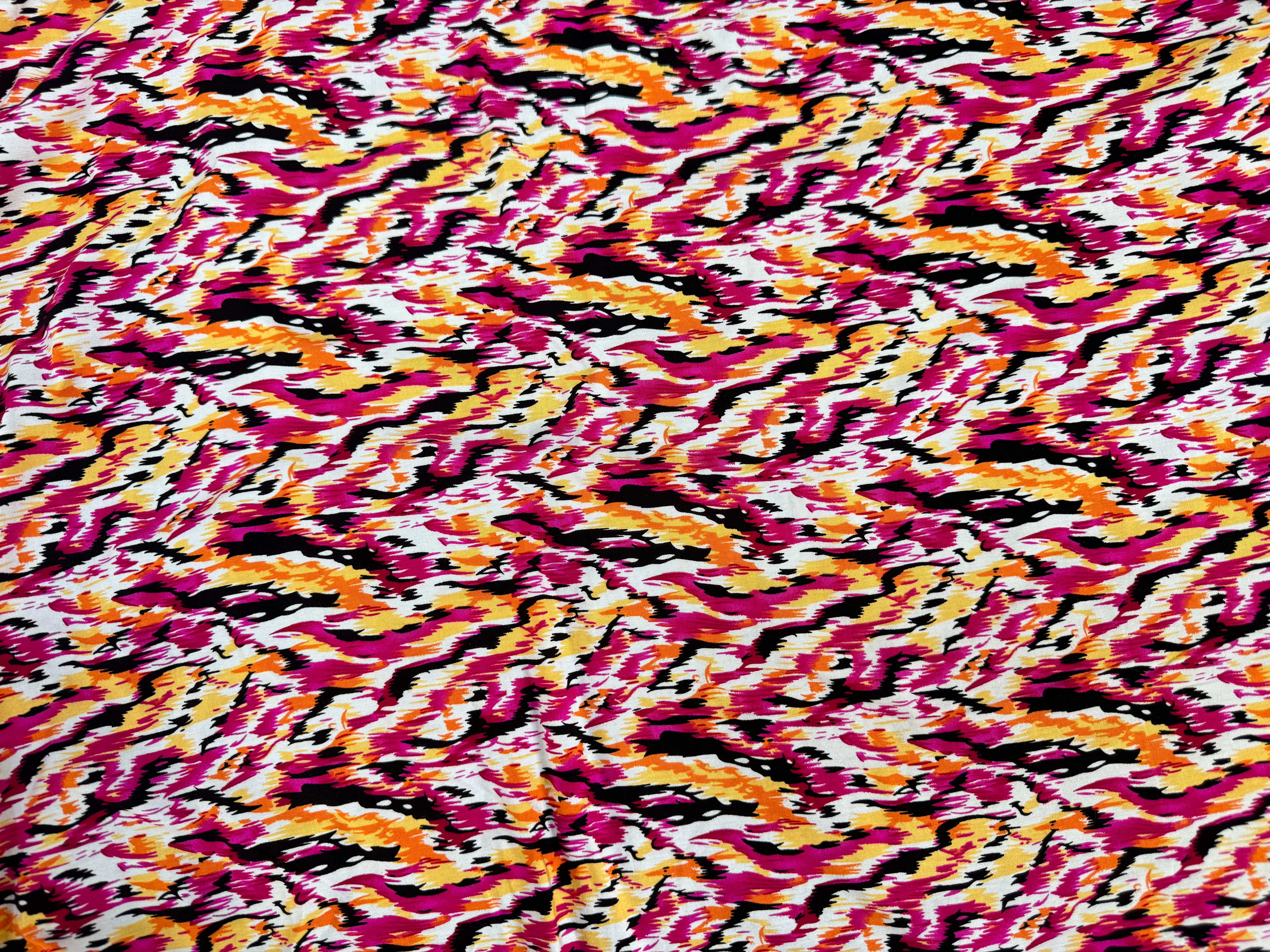 POPELINE DE VISCOSE TISSU IMPRIMÉ ABSTRAIT FUCHSIA - My Little Coupon