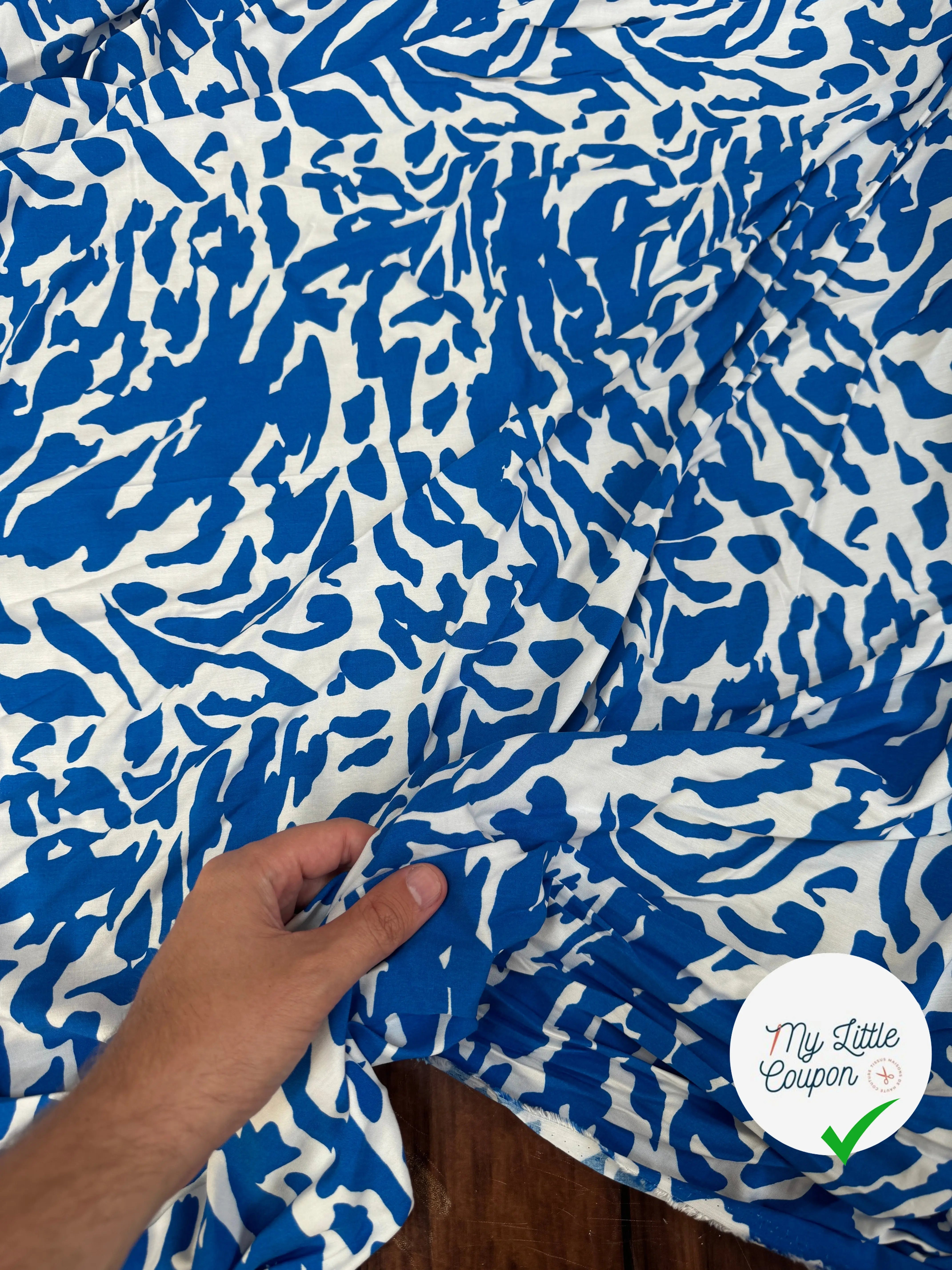 POPELINE DE VISCOSE TISSU IMPRIMÉ CAMOUFLAGE BLEU - My Little Coupon