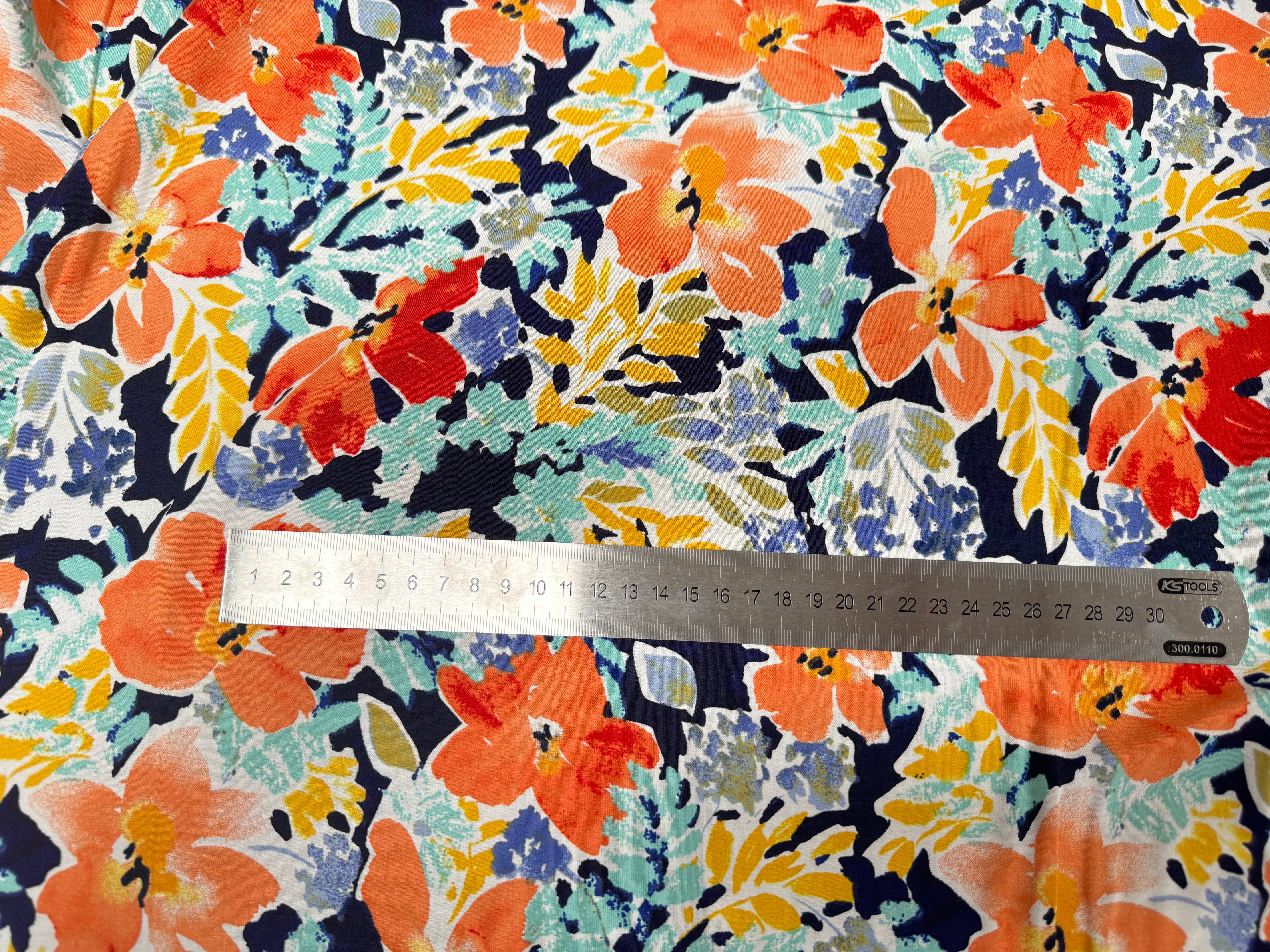 POPELINE DE VISCOSE TISSU IMPRIMÉ FLEURS BLEU MARINE - My Little Coupon