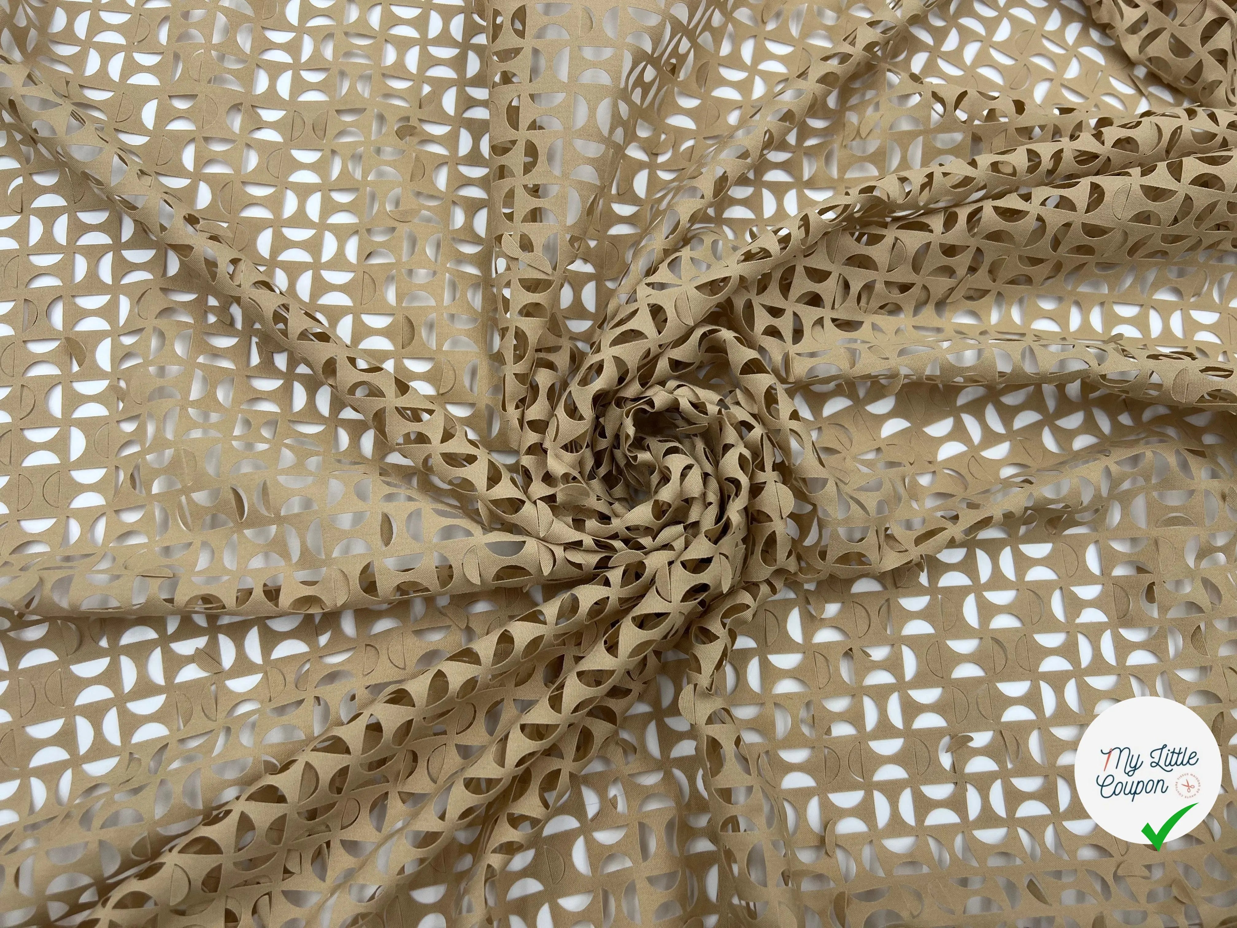 POPELINE DÉCOUPÉE EN GÉOMÉTRIE BEIGE SABLE - My Little Coupon - tissu - coudre