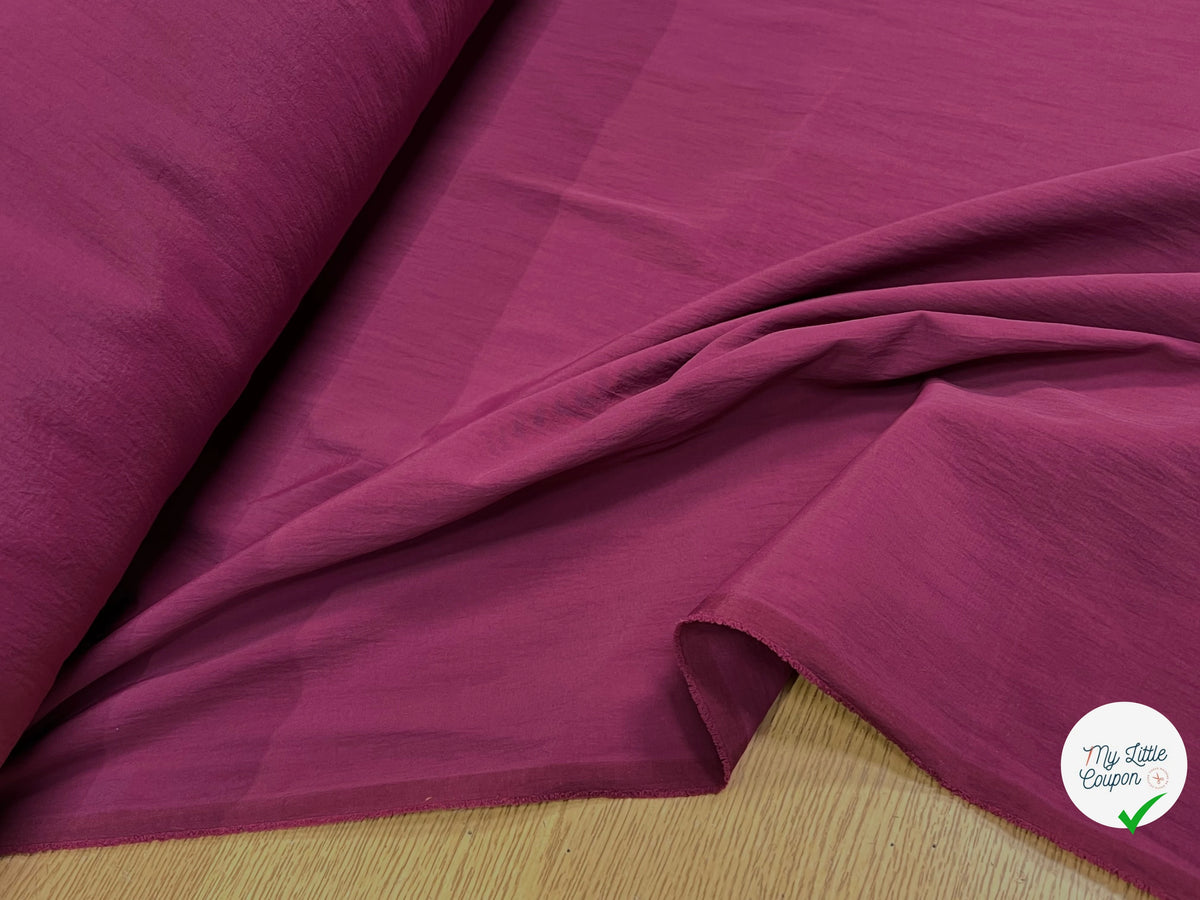 Tissu popeline imperméable violine - texture en gros plan