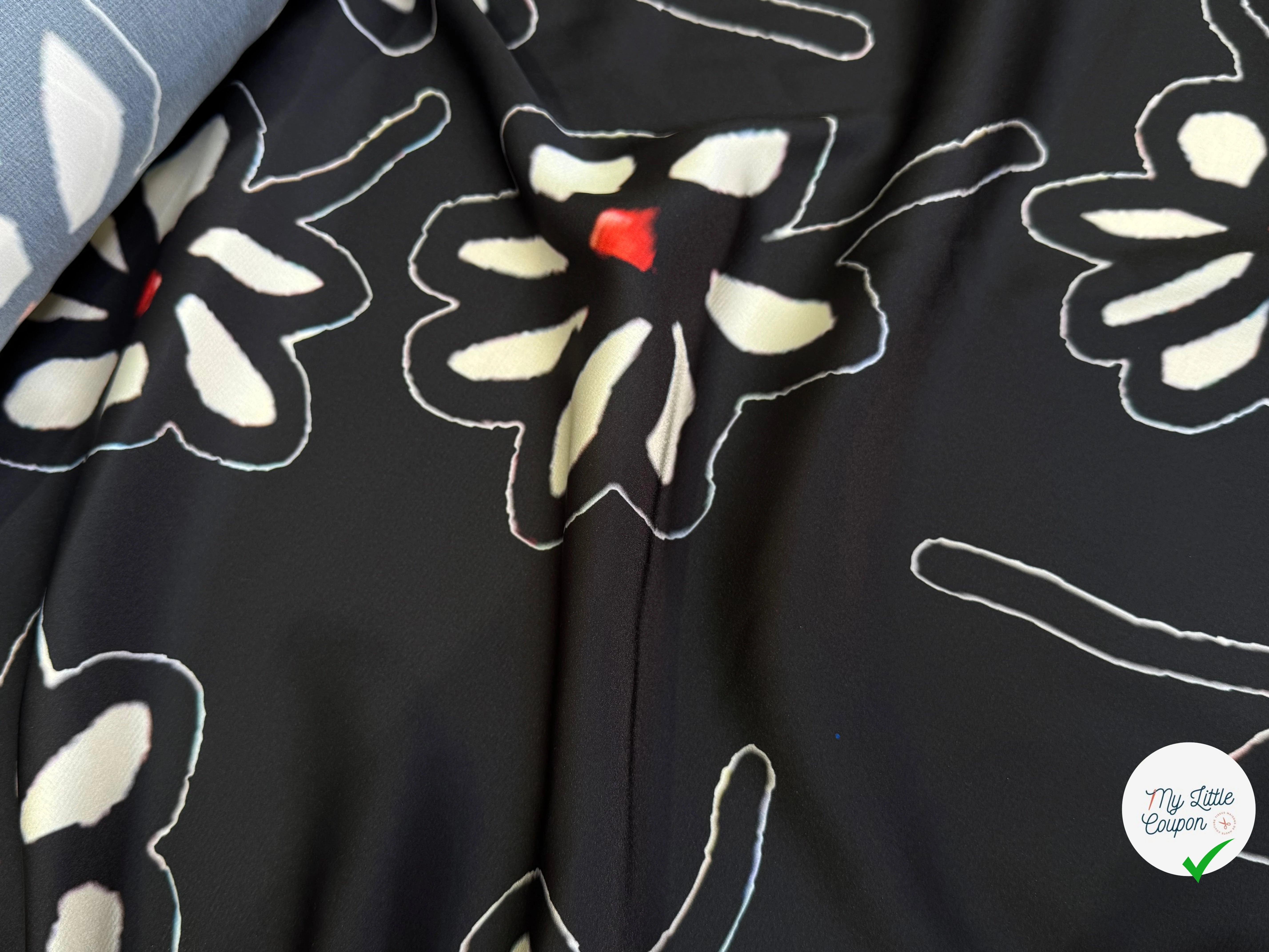 SATIN DE POLYESTER IMPRIMÉ MARGUERITES FOND NOIR - My Little Coupon