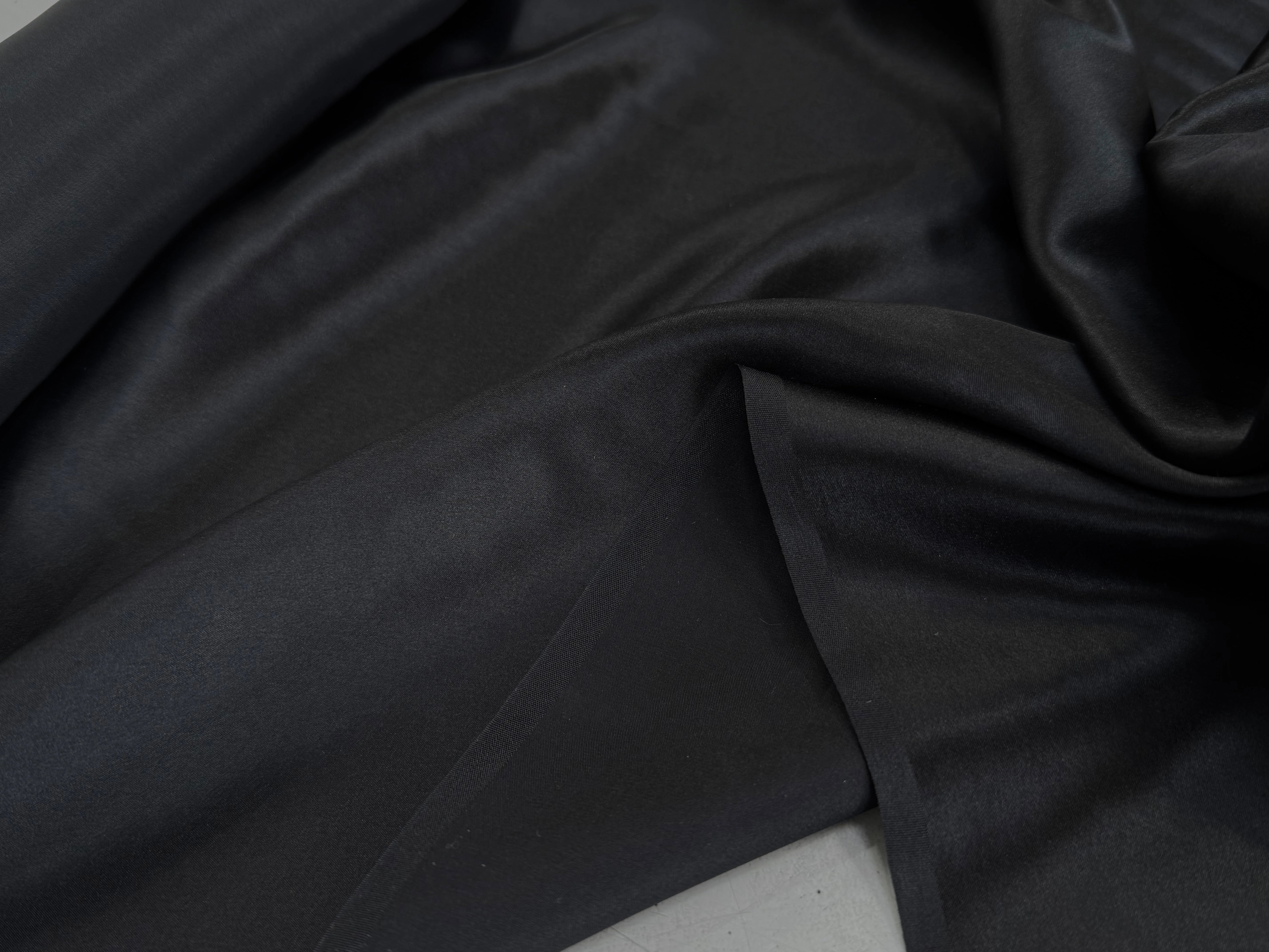 SATIN DE SOIE FLUIDE 110 DE LAIZE NOIR - My Little Coupon