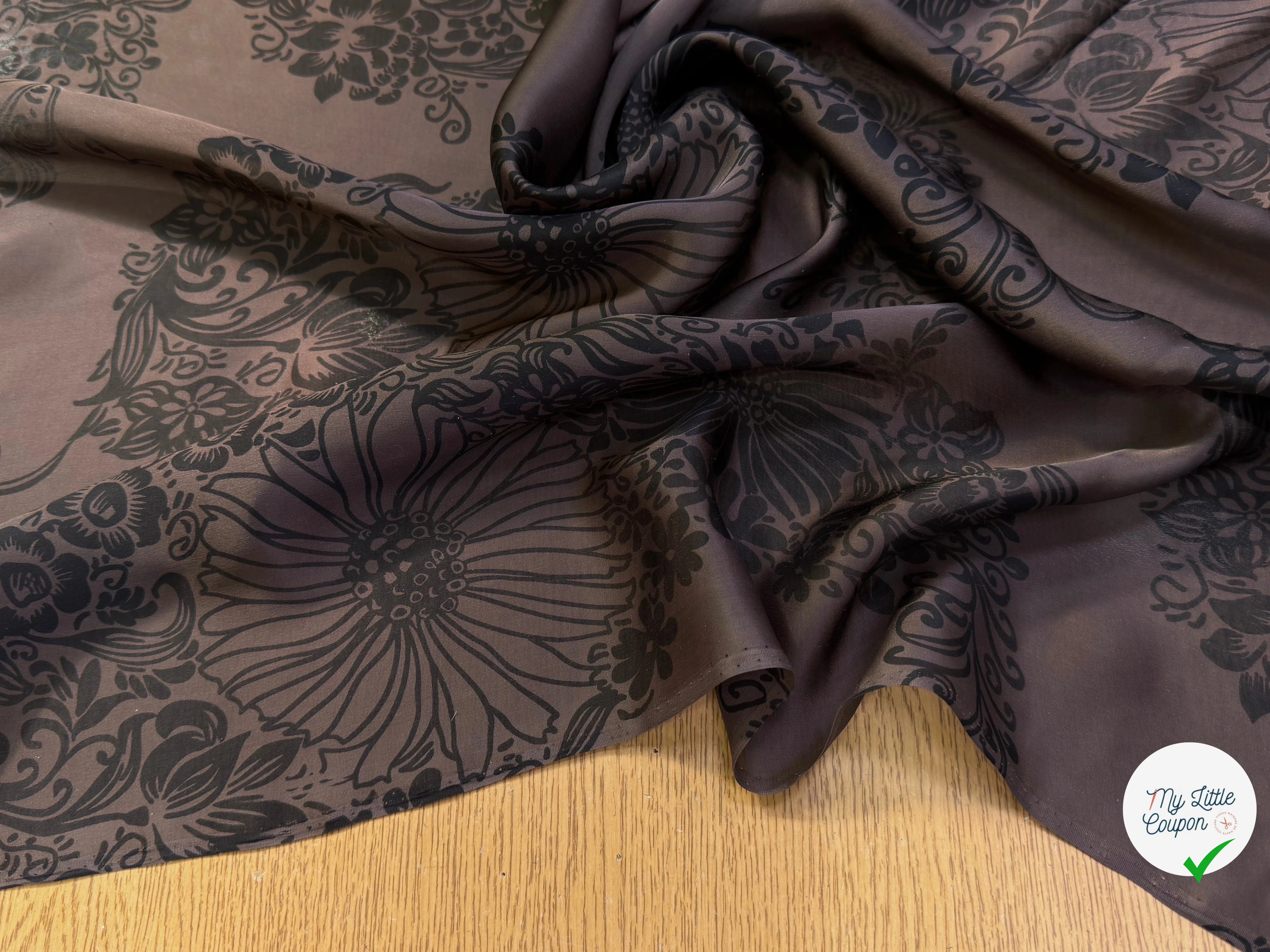 SATIN DE SOIE FLUIDE SMOKY BROWN IMPRIMÉ BASE DE FLEURS - My Little Coupon