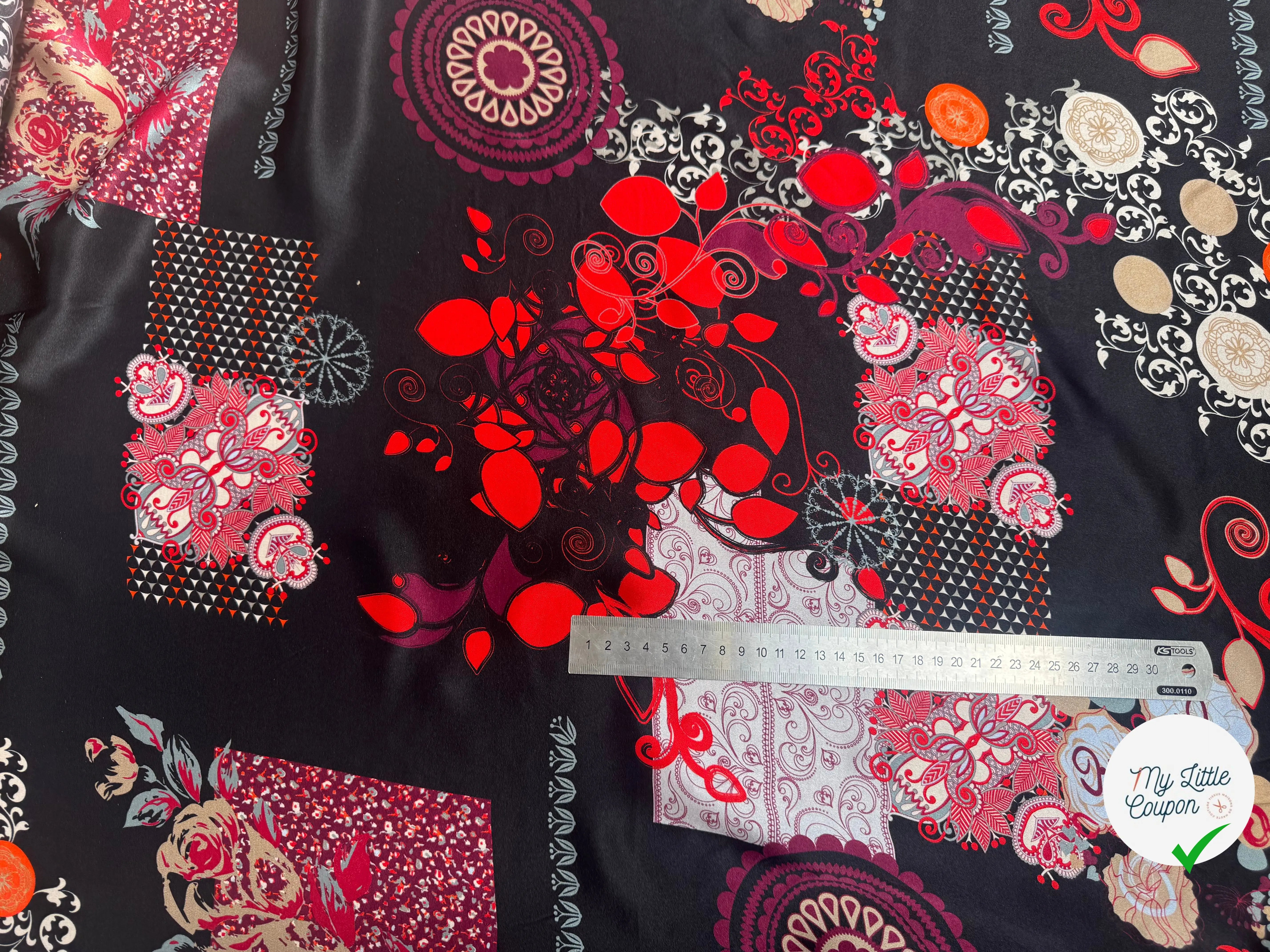 SATIN DE SOIE FOND NOIR MOTIFS ROUGE ET BLANC - My Little Coupon