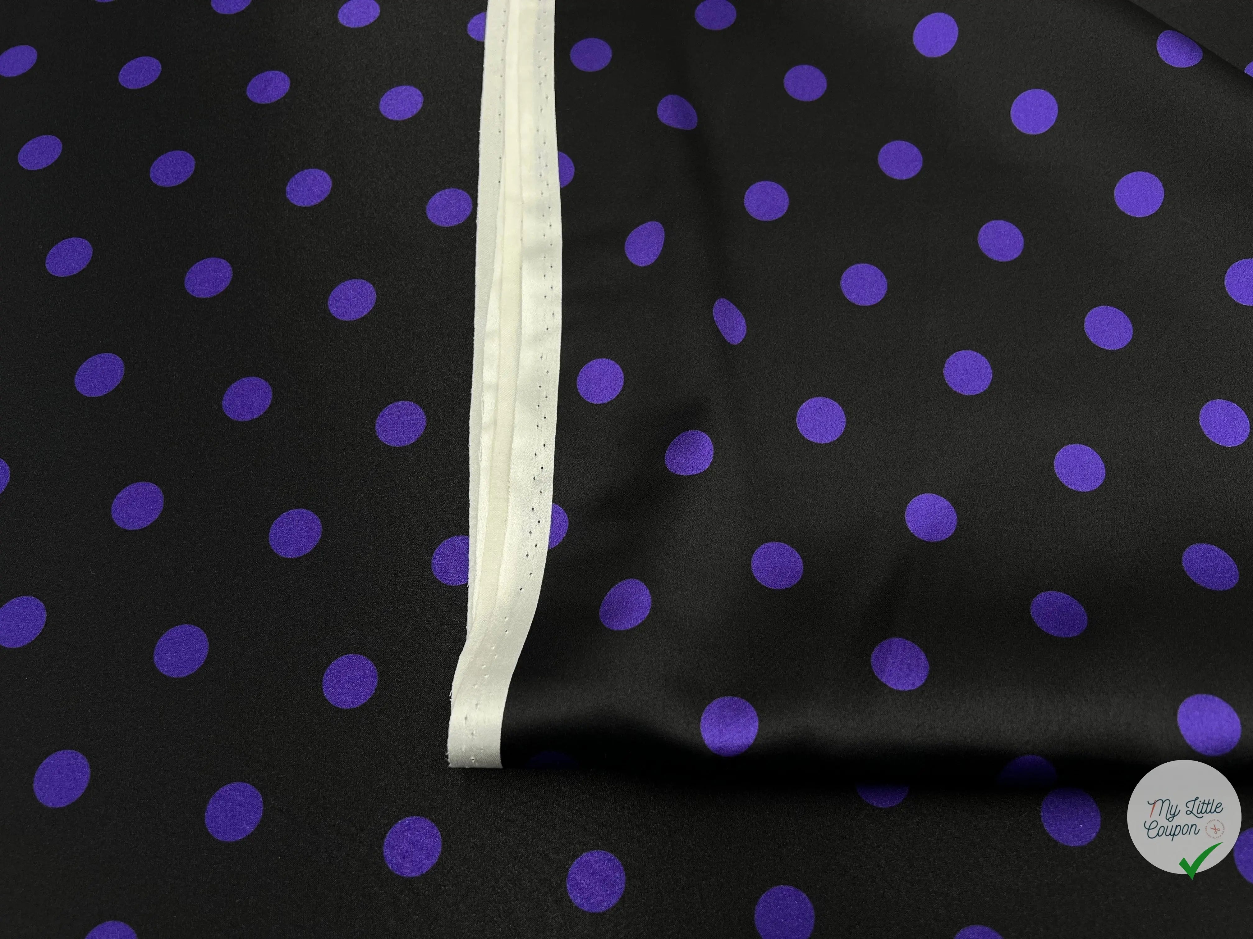SATIN DE SOIE POIS VIOLET FOND NOIR - coupon de tissu de 3 mètres - My Little Coupon - tissu - coudre