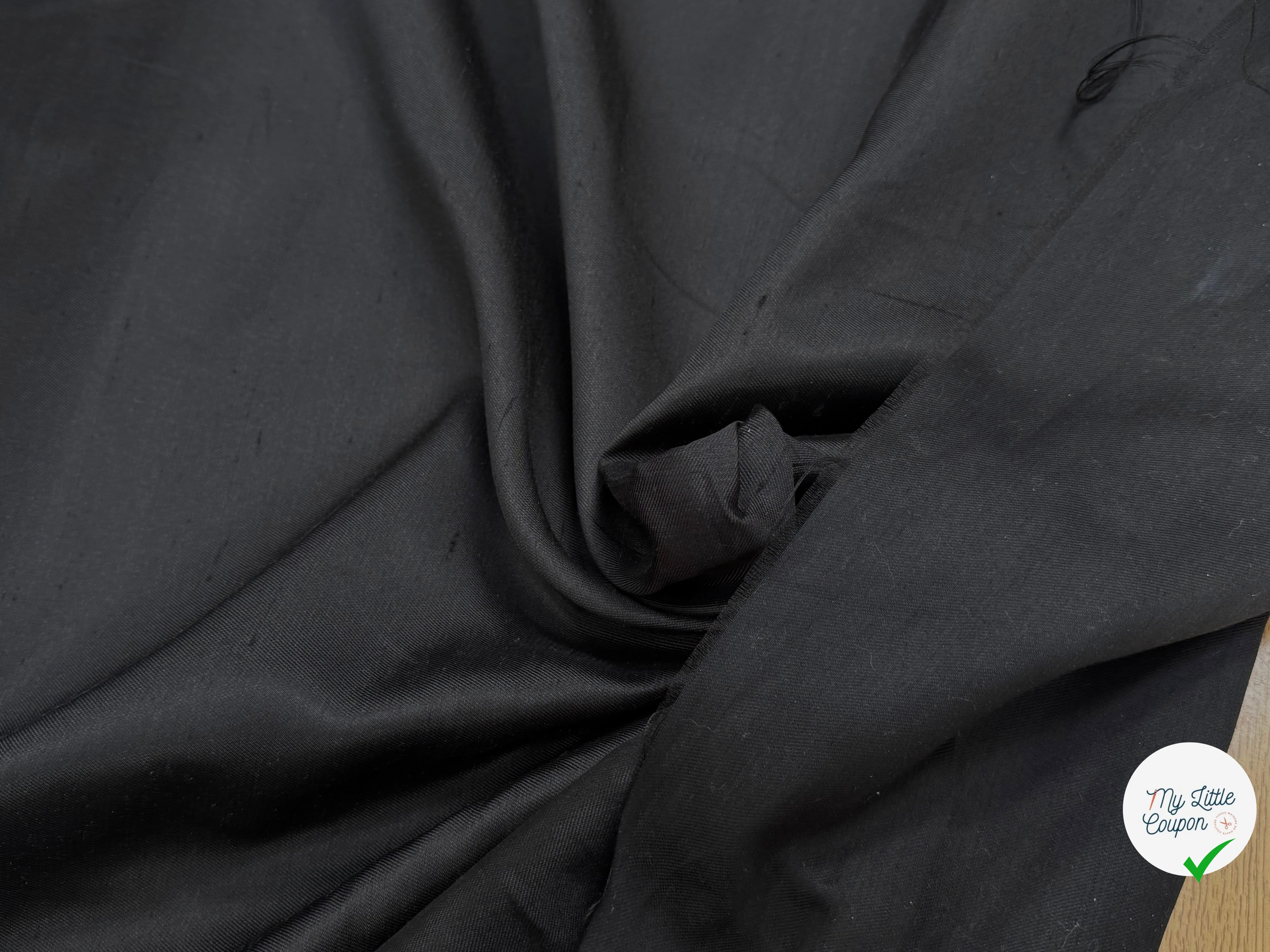 SATIN DUCHESSE TEXTURÉ NOIR 100% SOIE - My Little Coupon