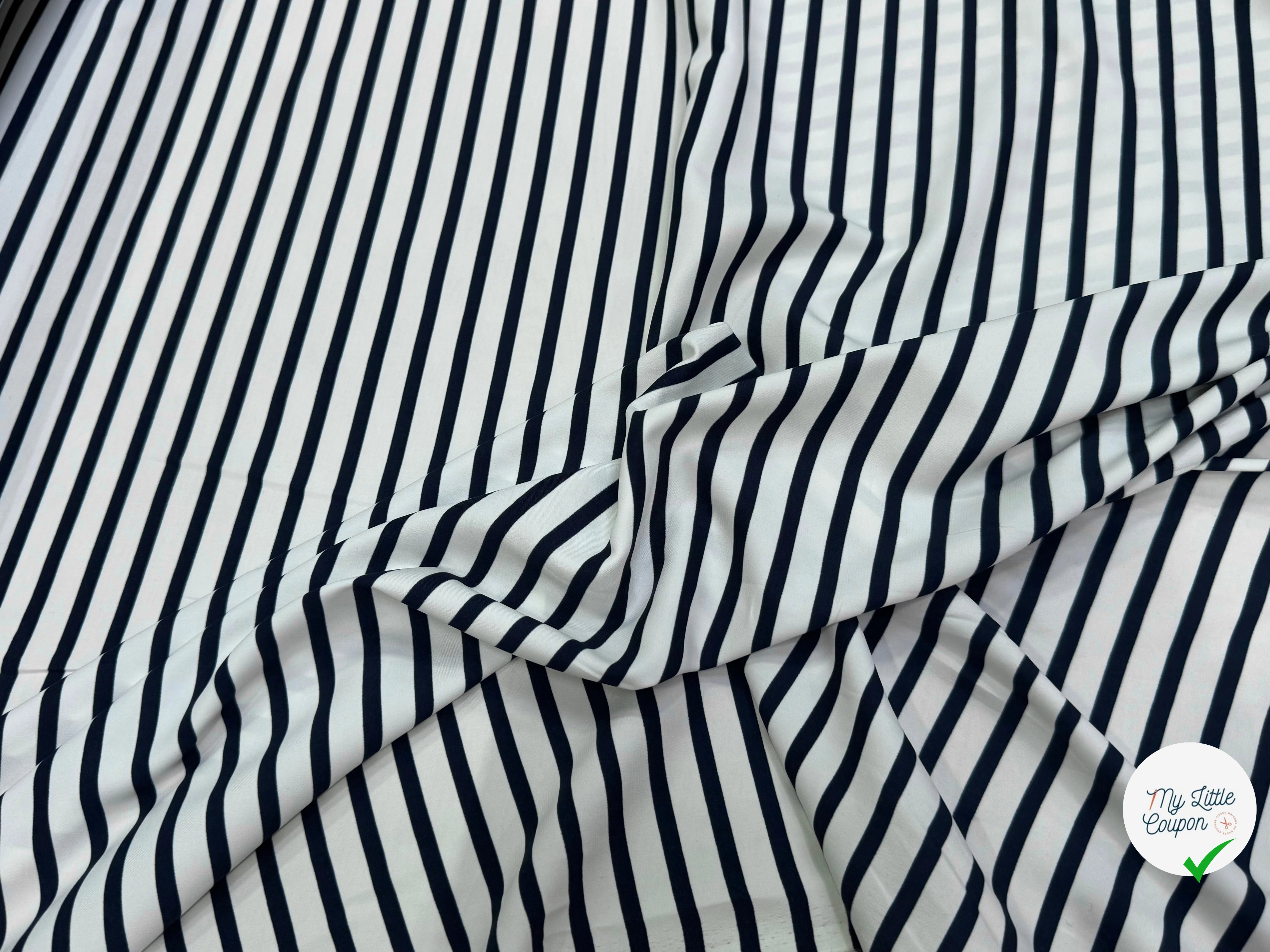 SATIN FLUIDE RAYURES BLEUES HORIZONTALES FOND ÉCRU STRETCH - My Little Coupon