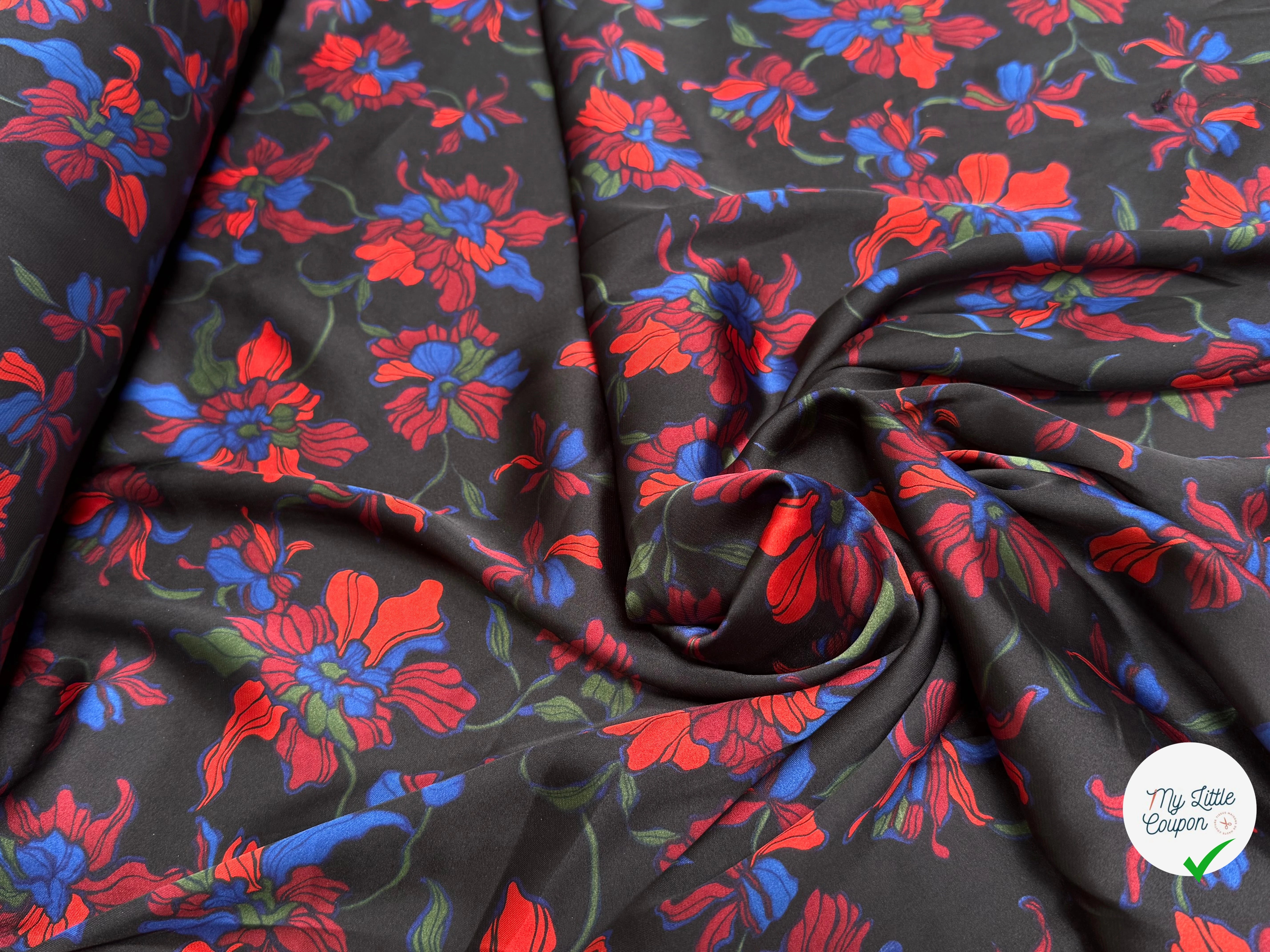 SATIN FLUIDE ULTRA BEAU À GROSSES FLEURS SUR FOND NOIR - My Little Coupon