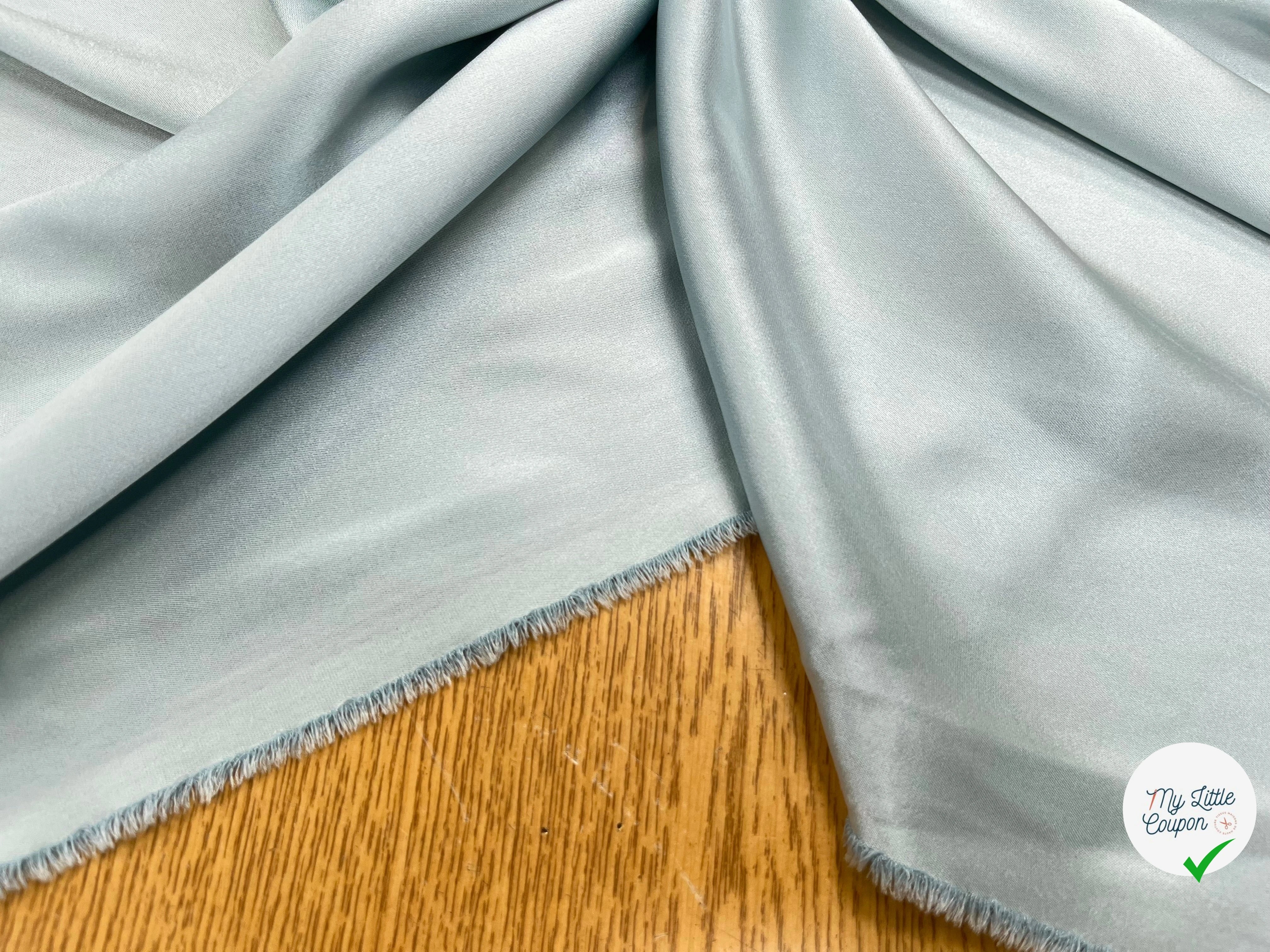 SATIN FROID ET FLUIDE POLYESTER 130CM CLOUD BLUE - My Little Coupon