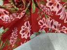 SATIN GARDEN ROUGE GROSSES FLEURS ROSES ET FEUILLAGE VERT - My Little Coupon